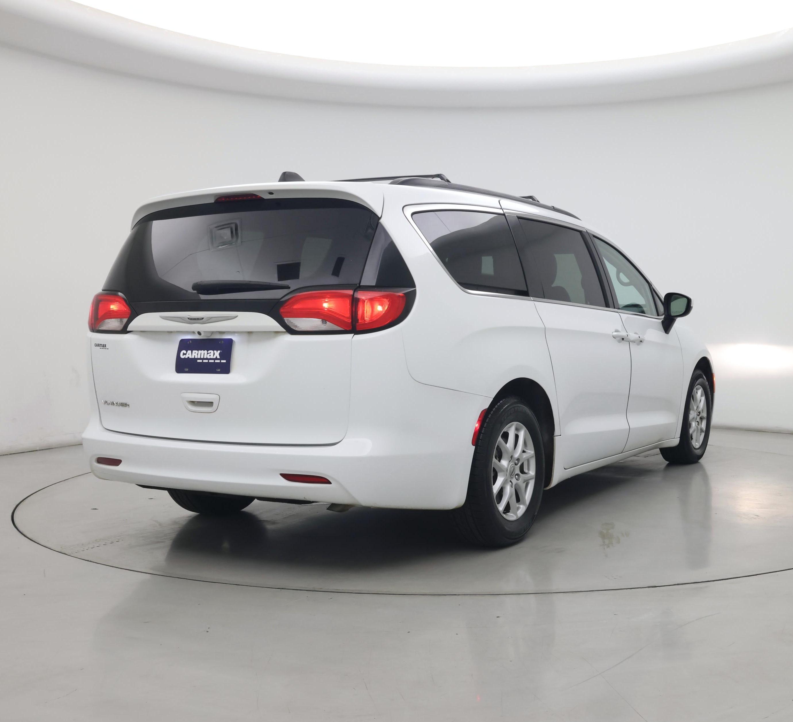 Thumbnail: 2021 Chrysler Voyager - 8