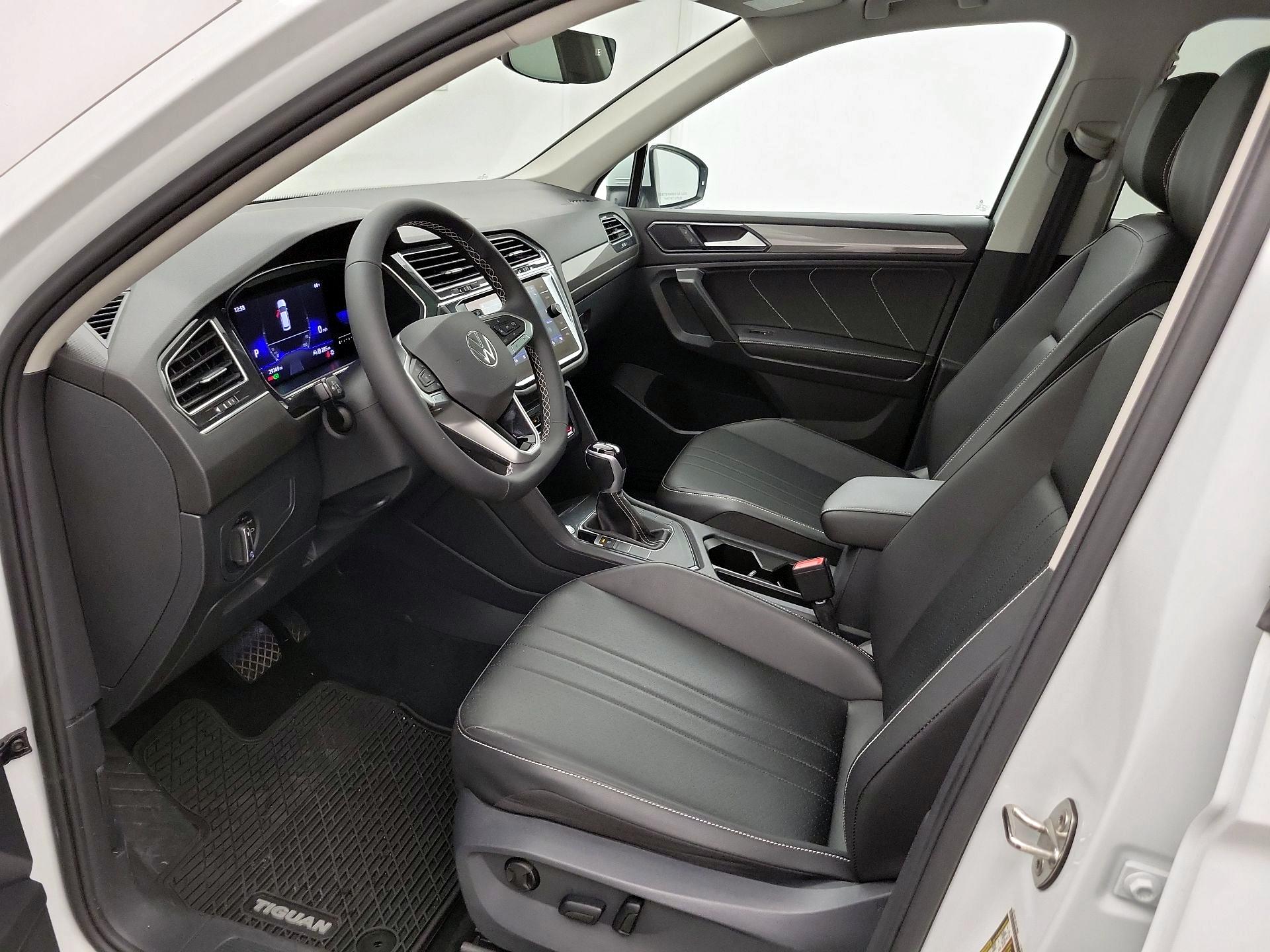 Thumbnail: 2022 Volkswagen Tiguan - 11