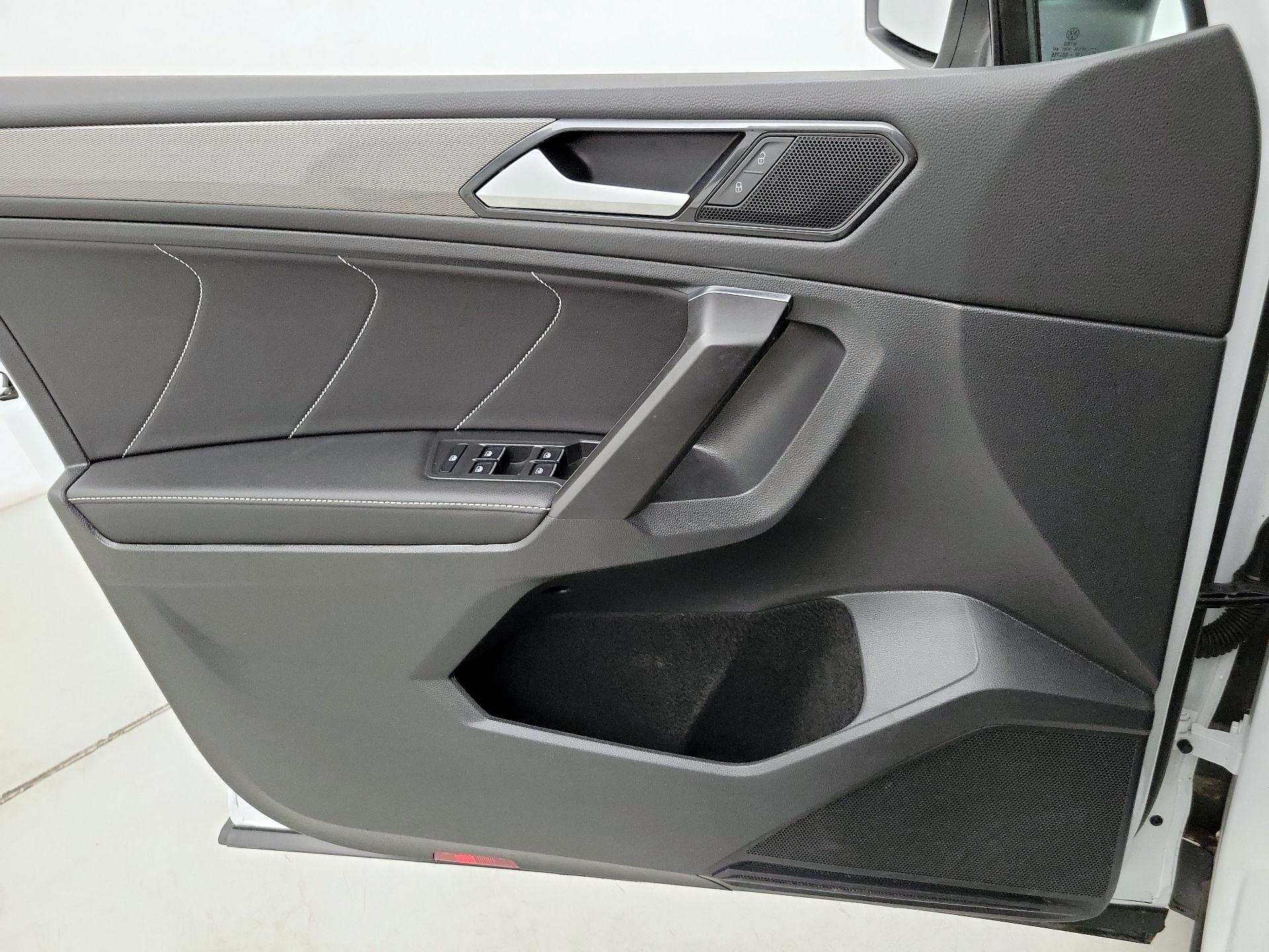 Thumbnail: 2022 Volkswagen Tiguan - 12