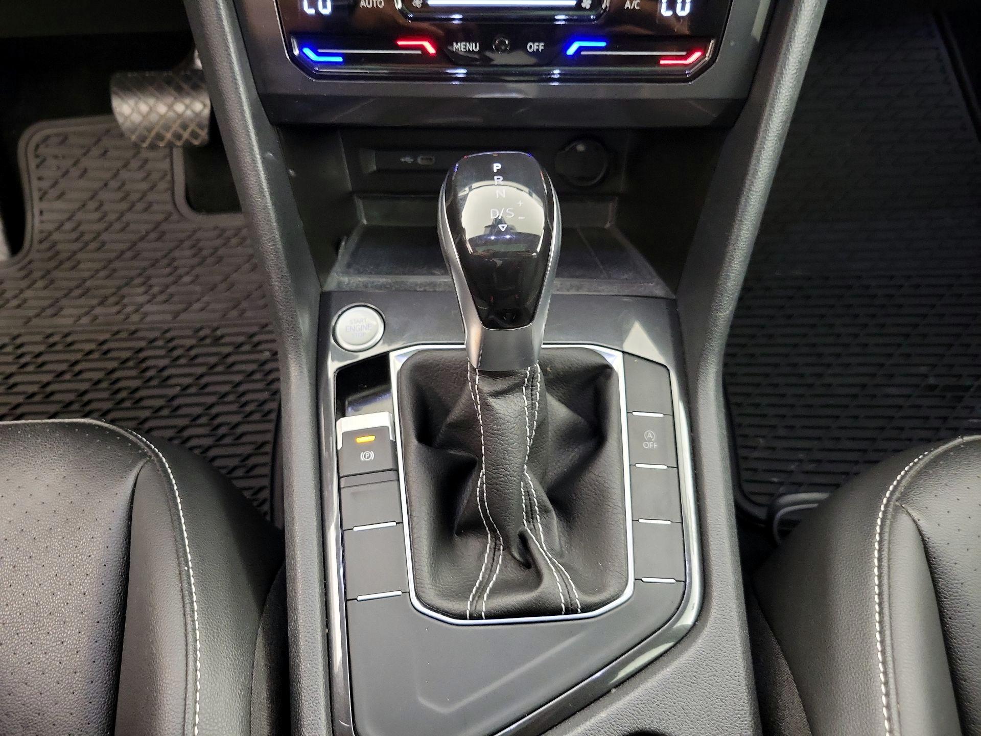 Thumbnail: 2022 Volkswagen Tiguan - 17
