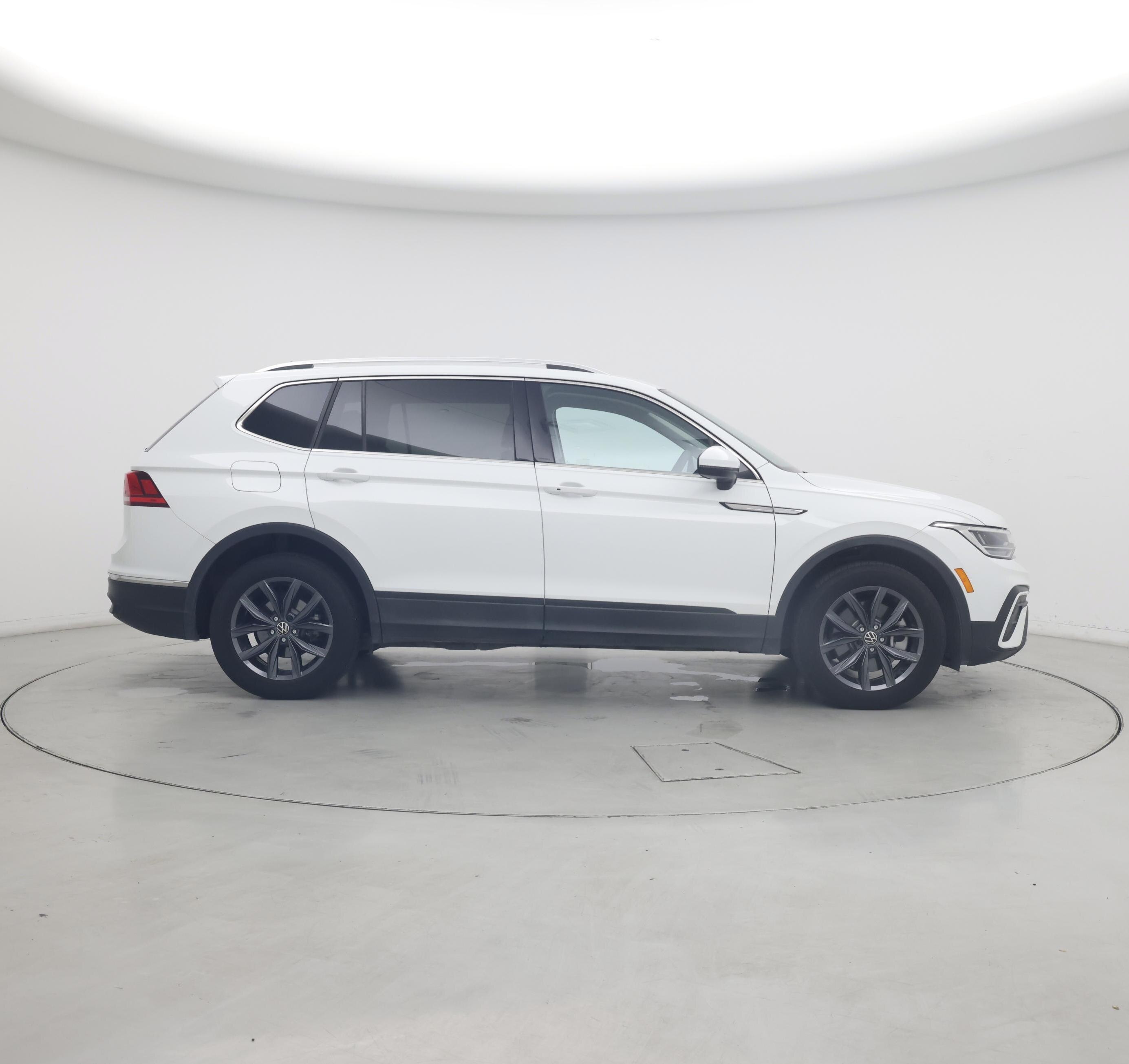 Thumbnail: 2022 Volkswagen Tiguan - 7