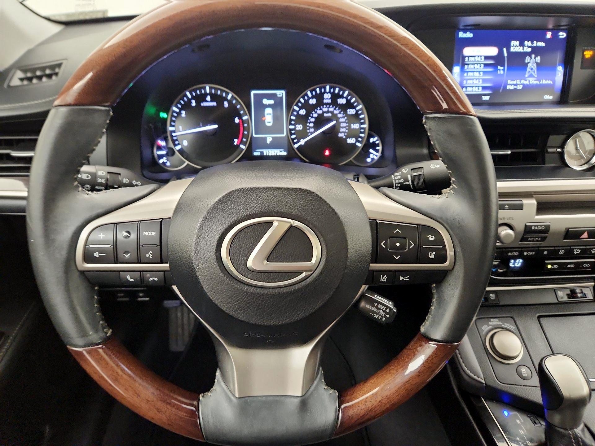 Thumbnail: 2017 Lexus ES - 10