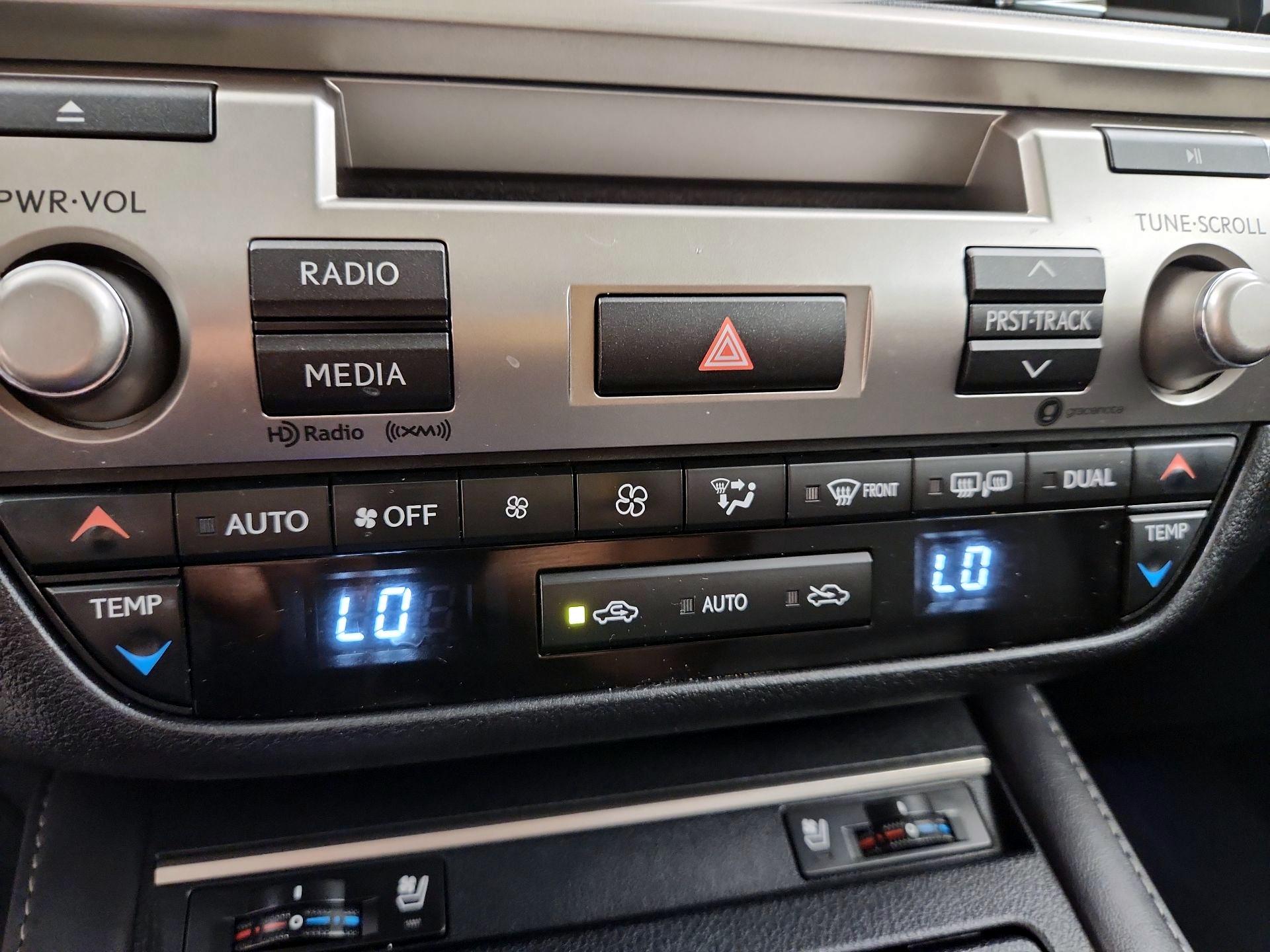 Thumbnail: 2017 Lexus ES - 16