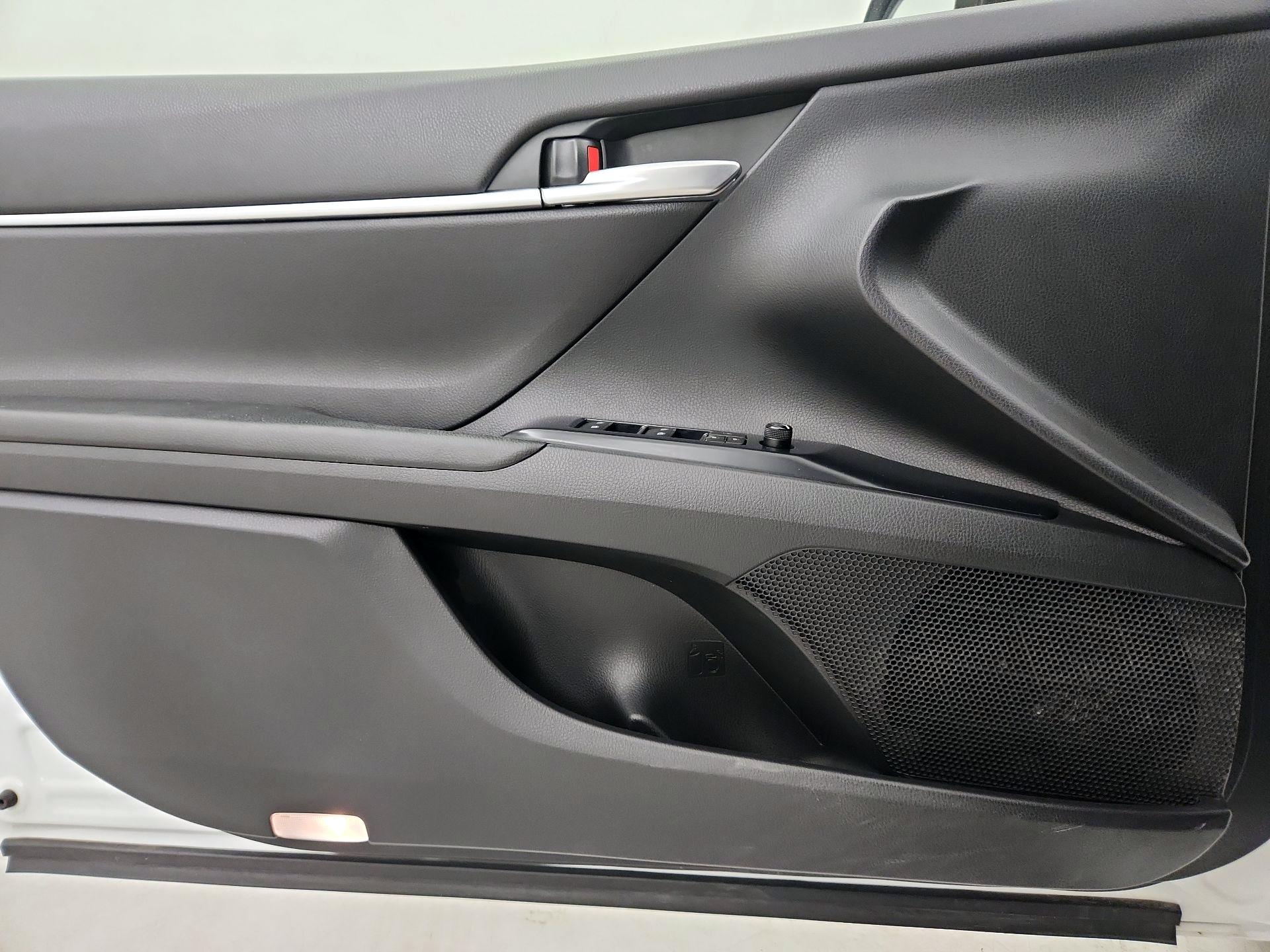 Thumbnail: 2018 Toyota Camry - 12