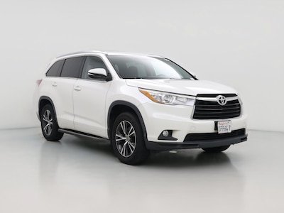 White 2016 Toyota Highlander XLE