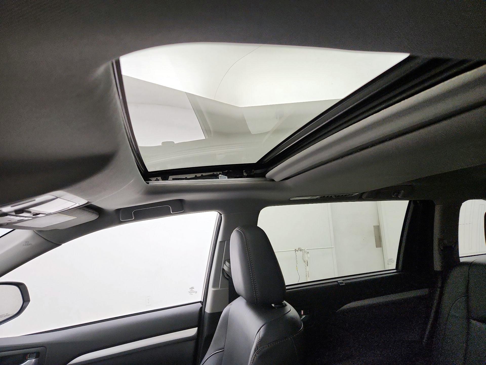Thumbnail: 2016 Toyota Highlander - 20