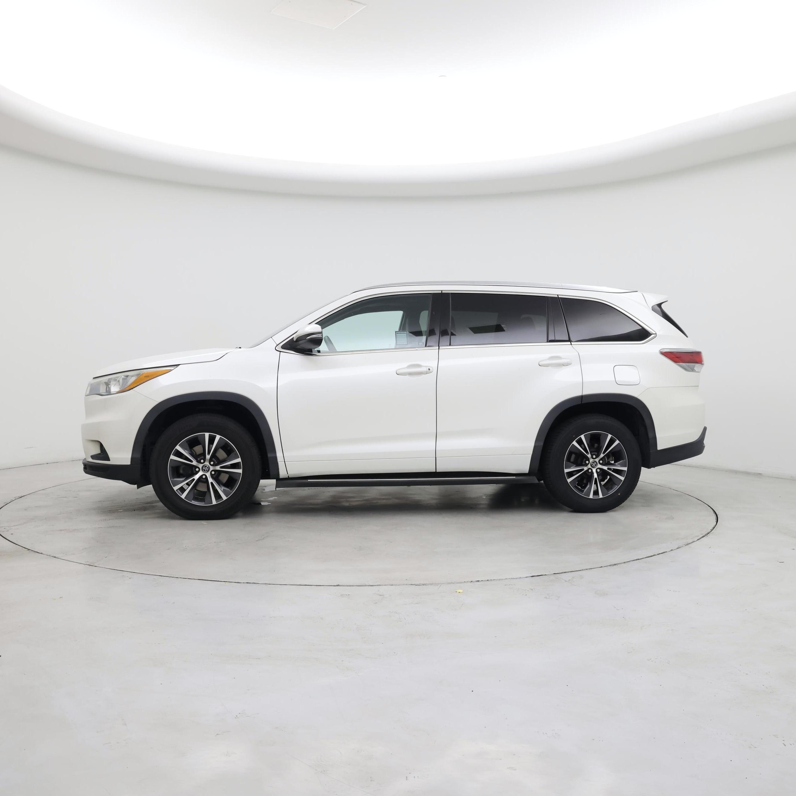 Thumbnail: 2016 Toyota Highlander - 3
