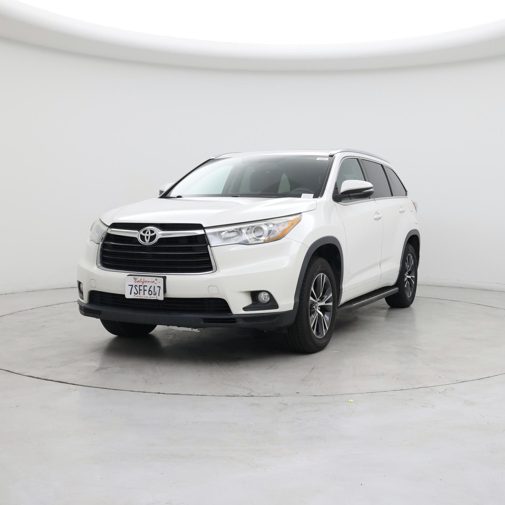 Thumbnail: 2016 Toyota Highlander - 4