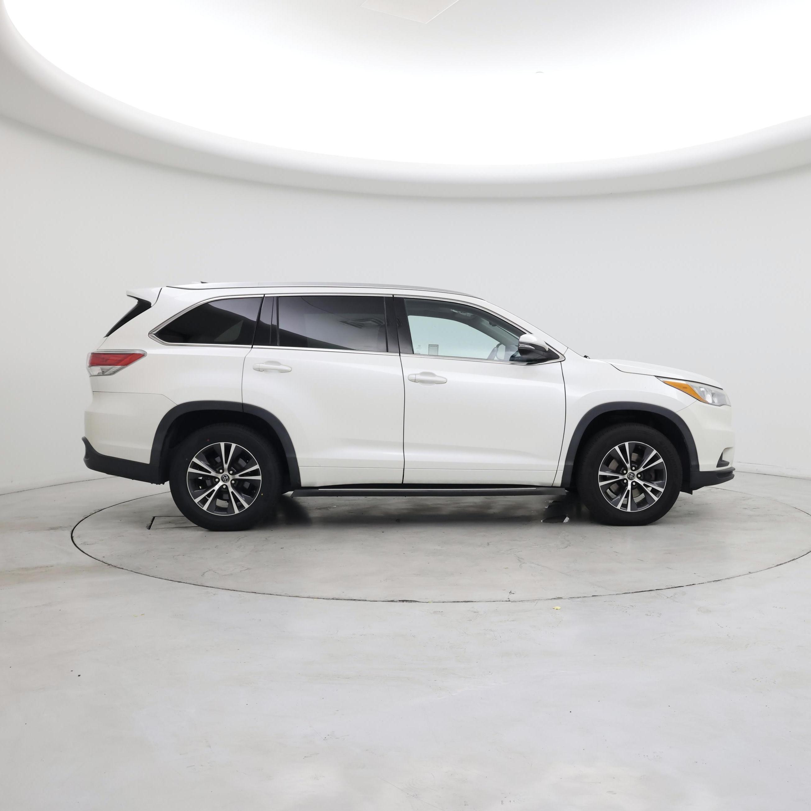 Thumbnail: 2016 Toyota Highlander - 7