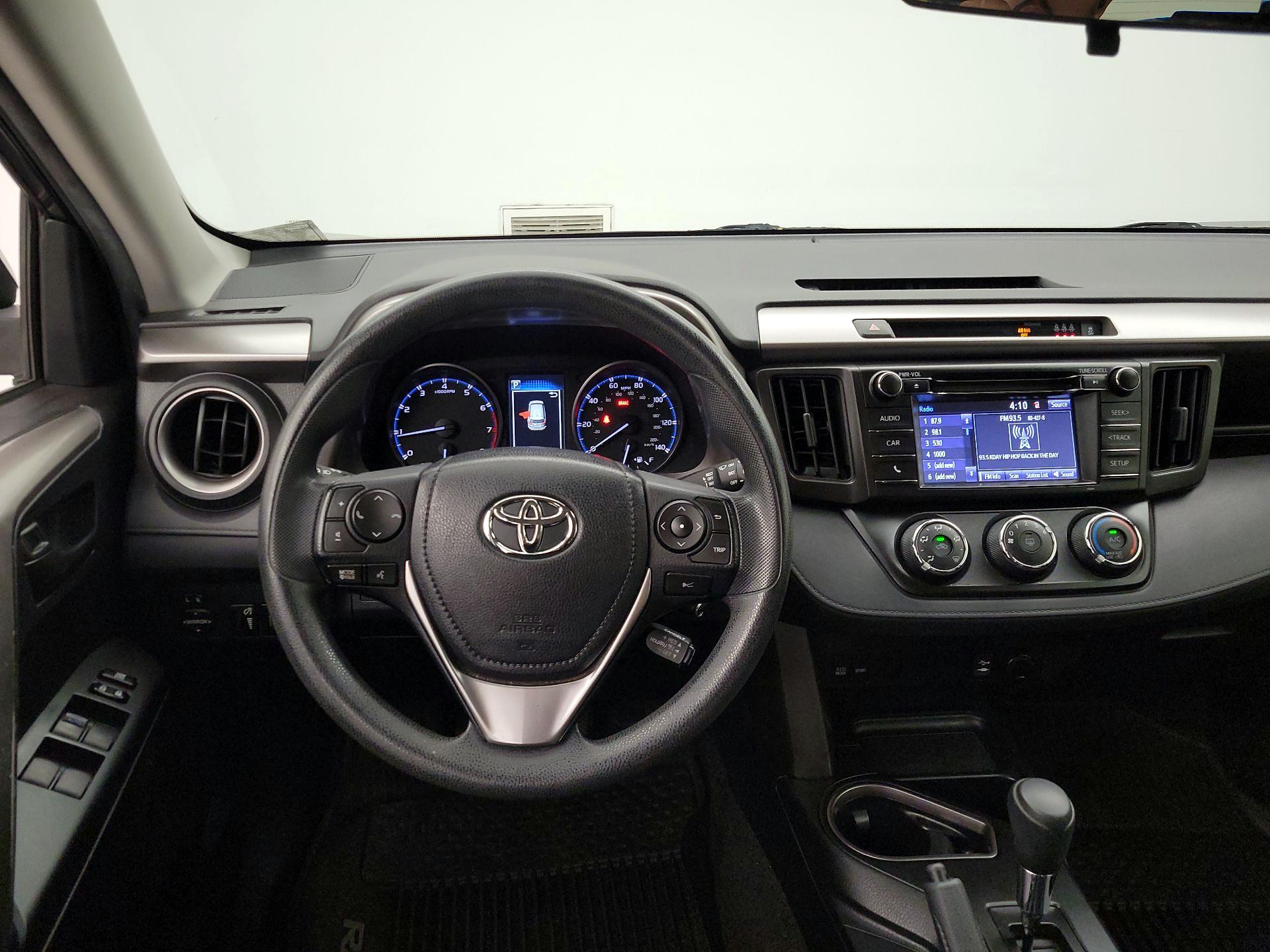 Thumbnail: 2018 Toyota RAV4 - 10