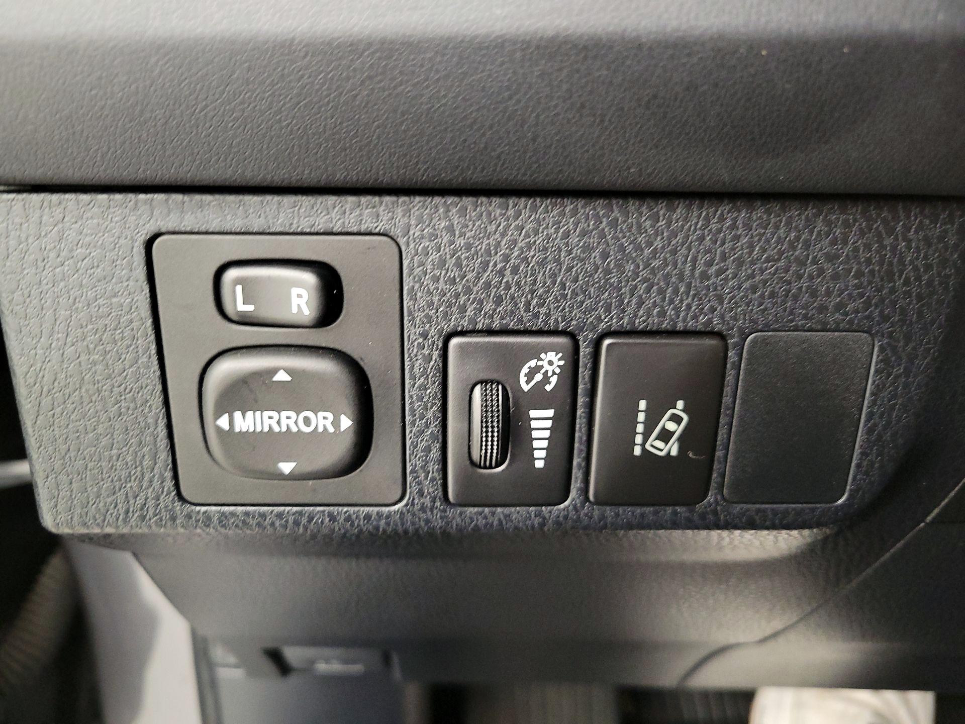 Thumbnail: 2018 Toyota RAV4 - 13
