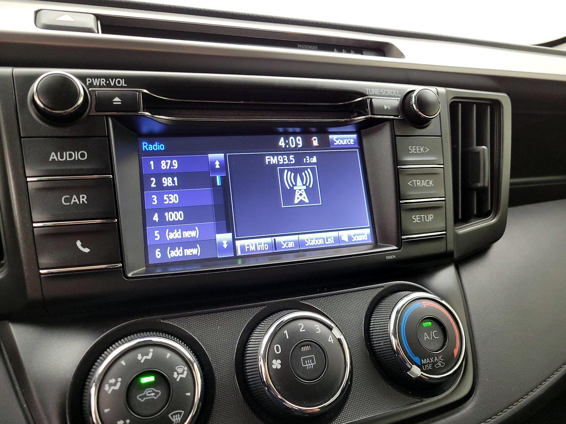 Thumbnail: 2018 Toyota RAV4 - 15