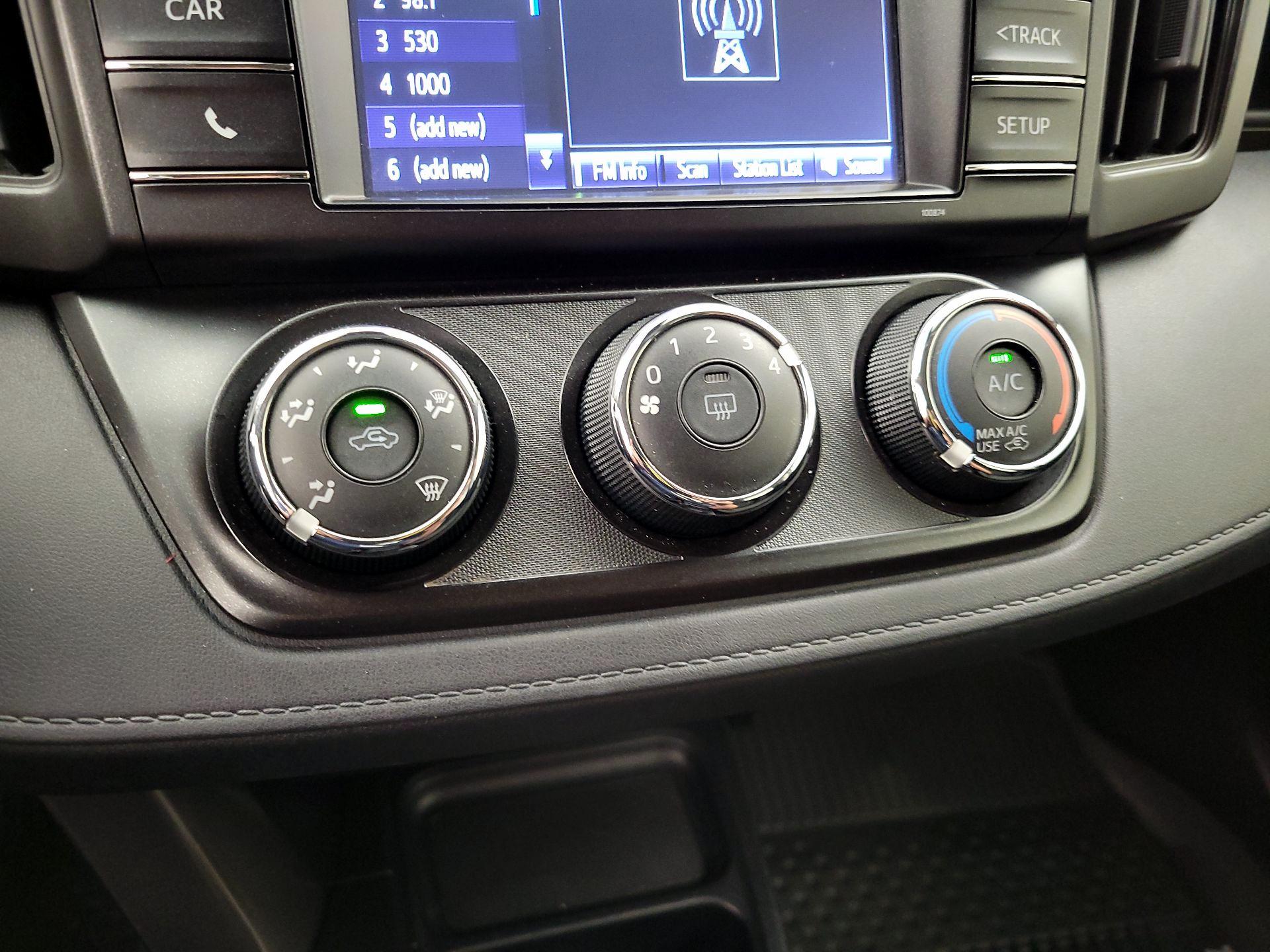 Thumbnail: 2018 Toyota RAV4 - 16