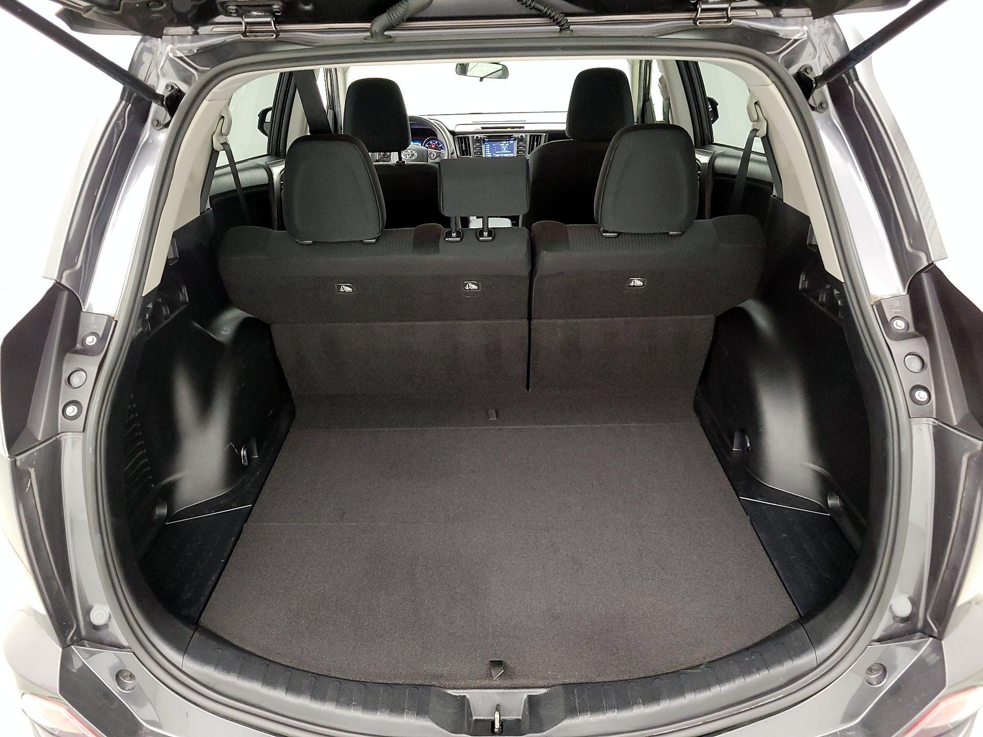 Thumbnail: 2018 Toyota RAV4 - 20