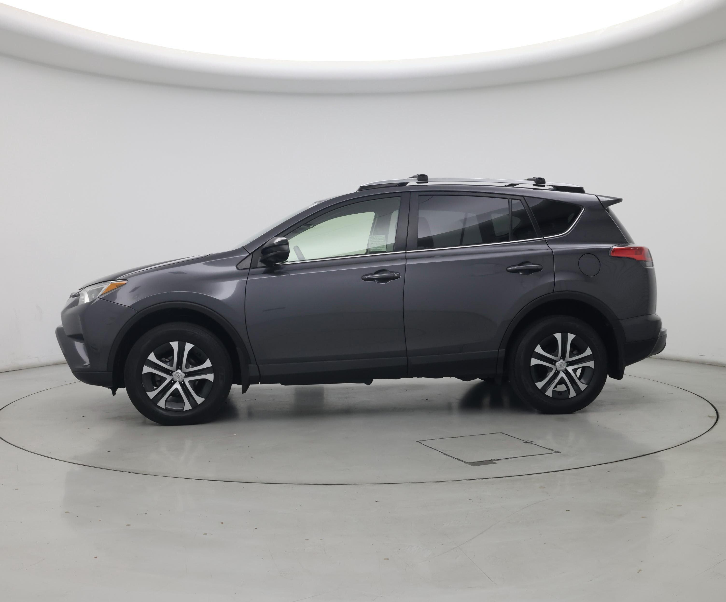 Thumbnail: 2018 Toyota RAV4 - 3