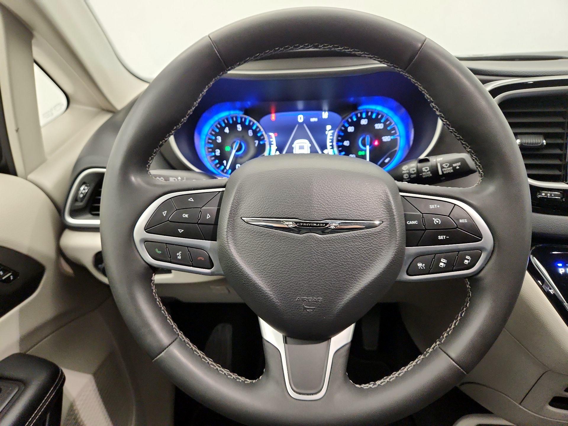 Thumbnail: 2023 Chrysler Pacifica - 10
