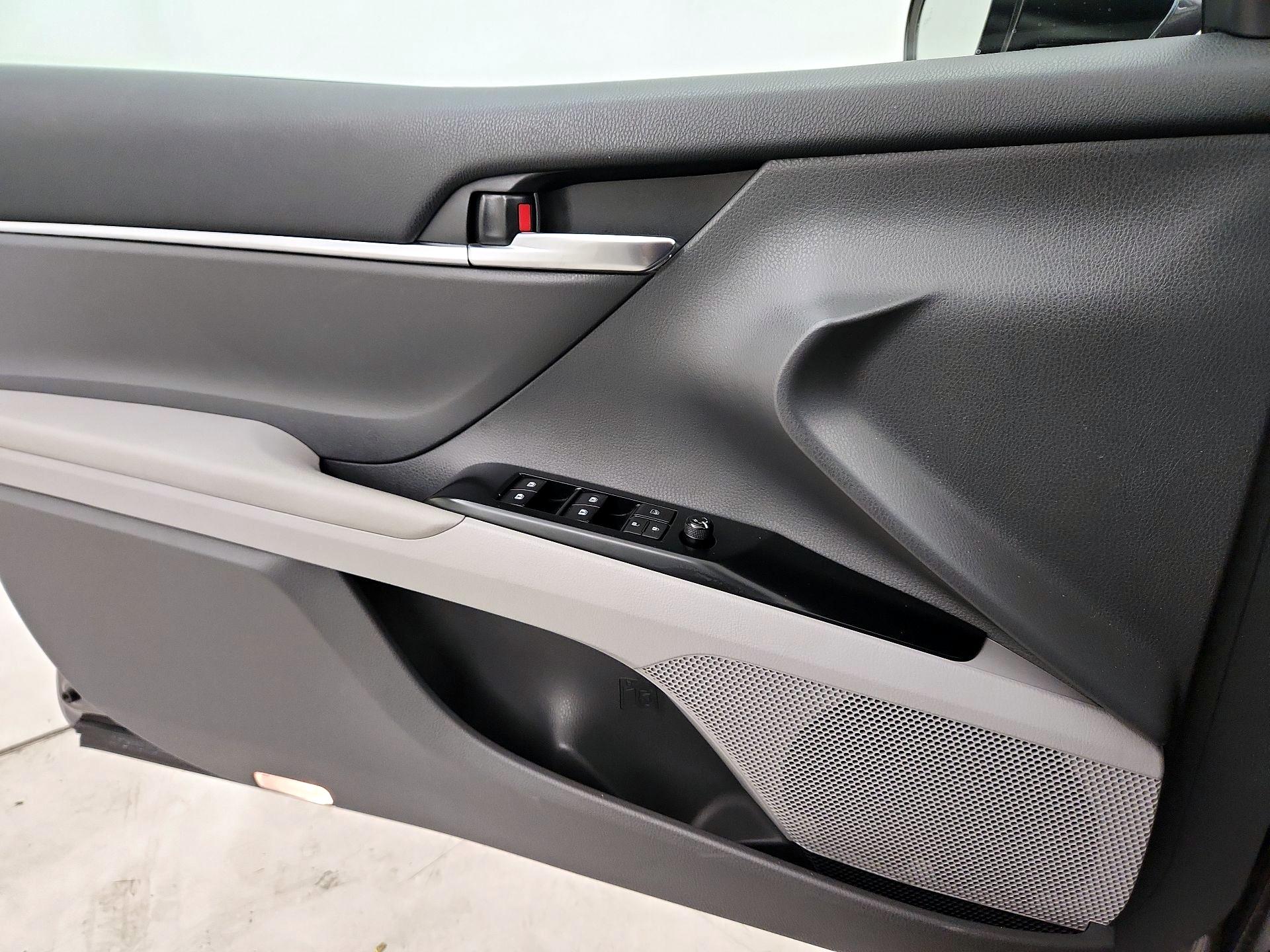Thumbnail: 2018 Toyota Camry - 12