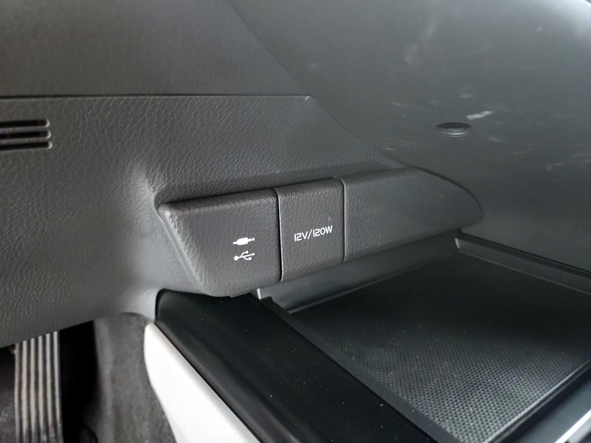 Thumbnail: 2018 Toyota Camry - 18
