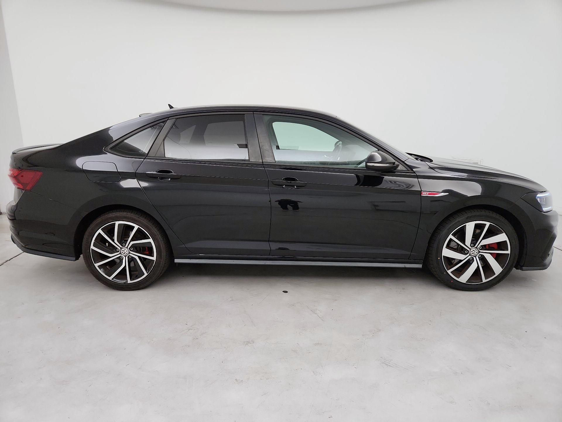 Thumbnail: 2021 Volkswagen Jetta - 4