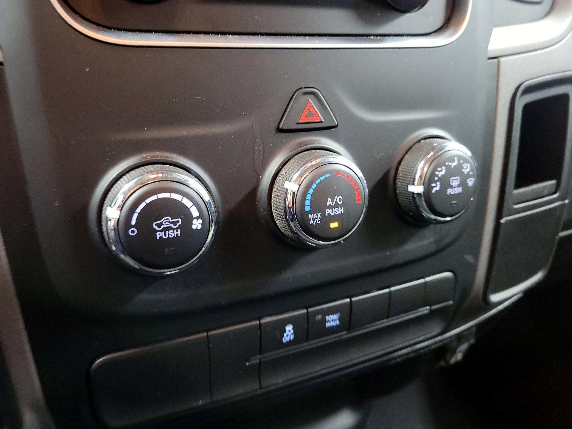 Thumbnail: 2020 RAM 1500 Classic - 14