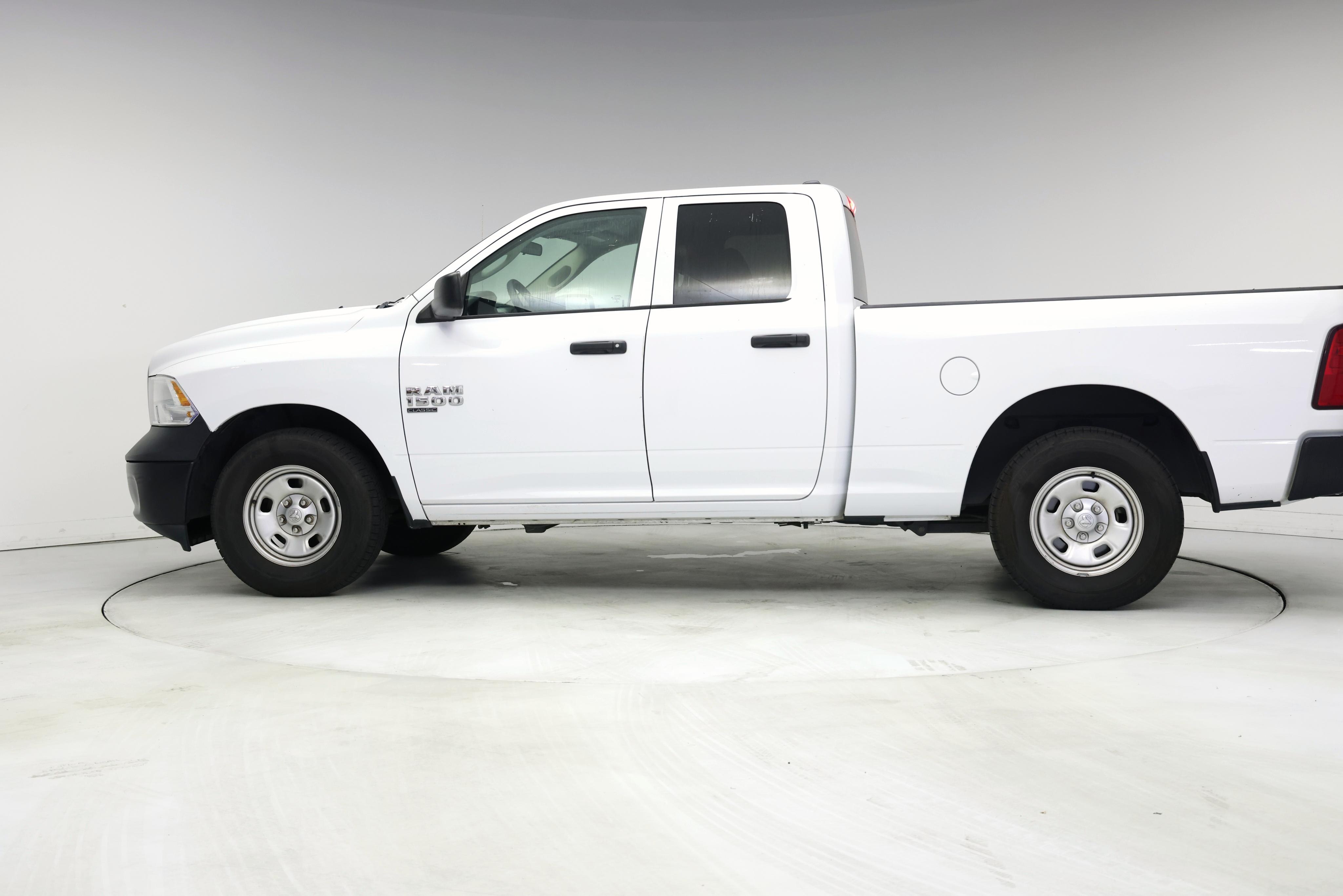 Thumbnail: 2020 RAM 1500 Classic - 3
