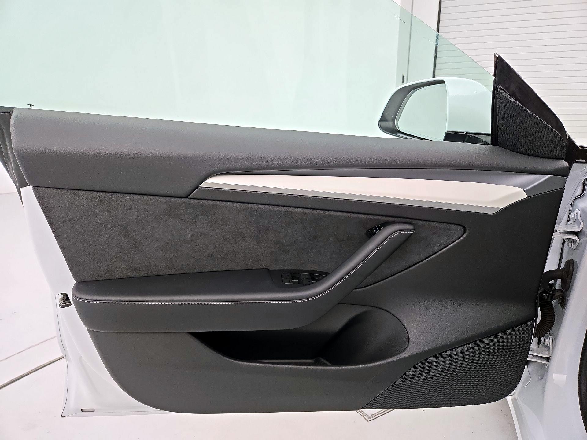 Thumbnail: 2022 Tesla Model 3 - 12