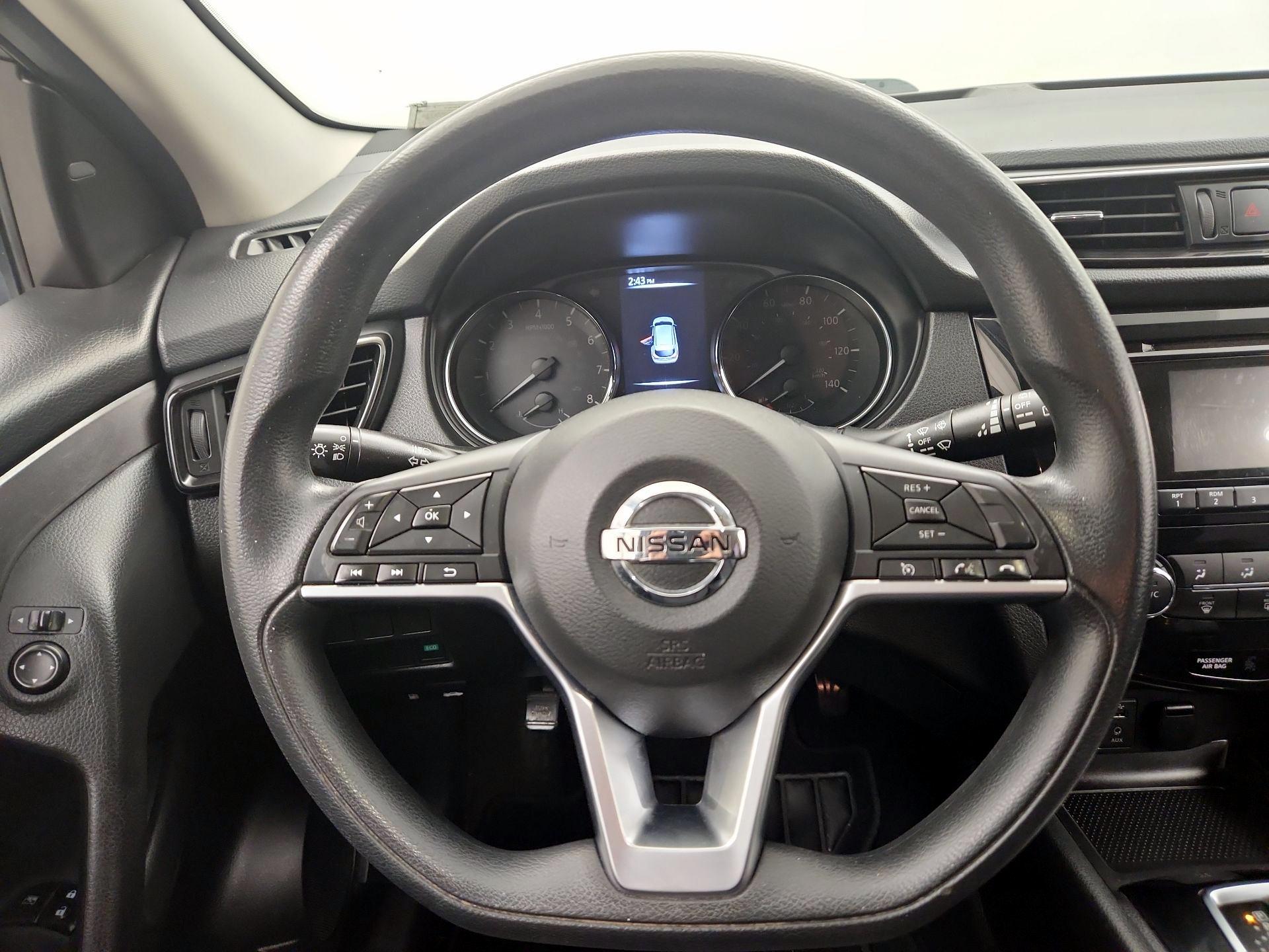 Thumbnail: 2018 Nissan Rogue Sport - 10
