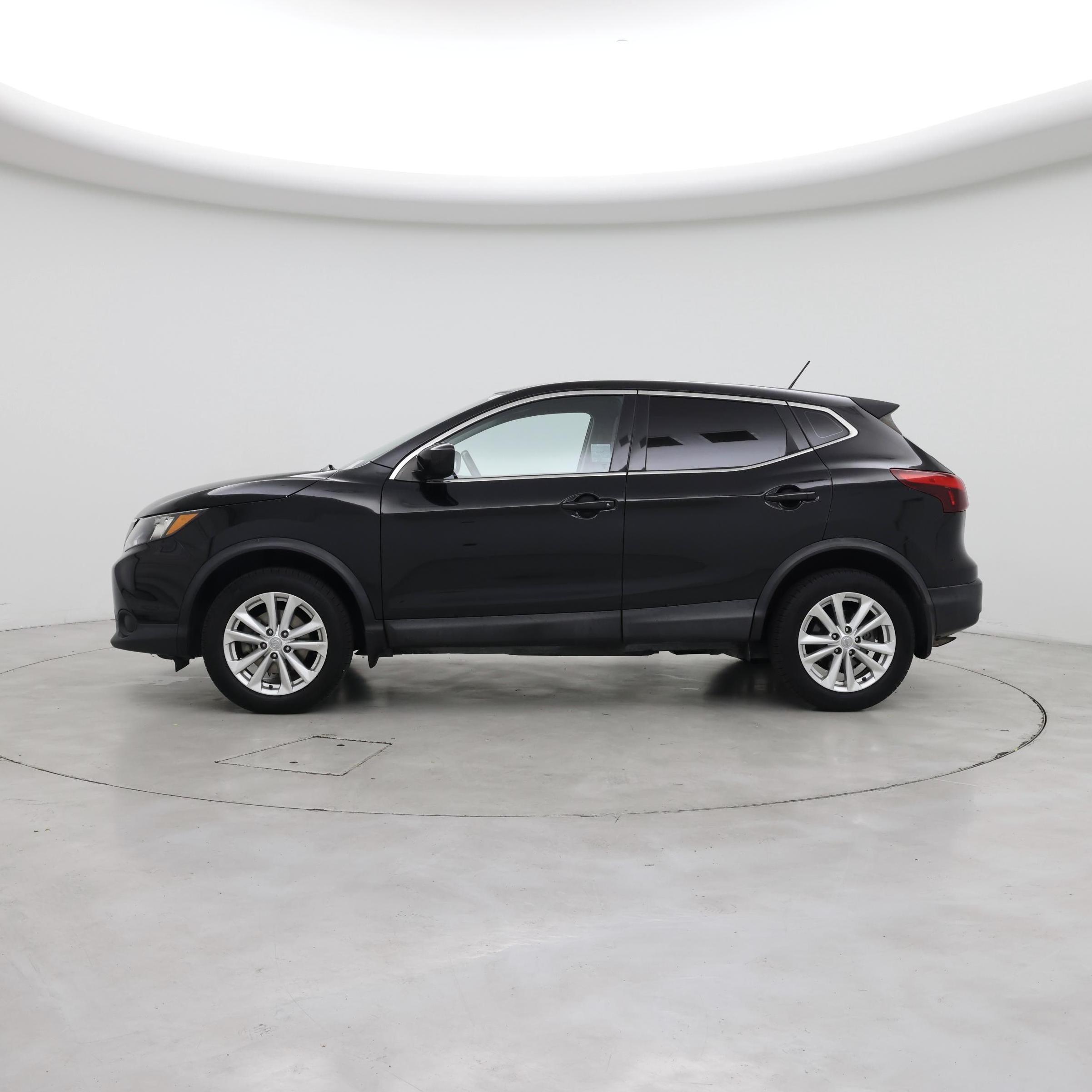 Thumbnail: 2018 Nissan Rogue Sport - 3