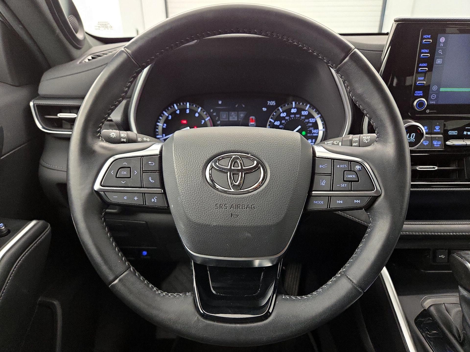 Thumbnail: 2021 Toyota Highlander - 10