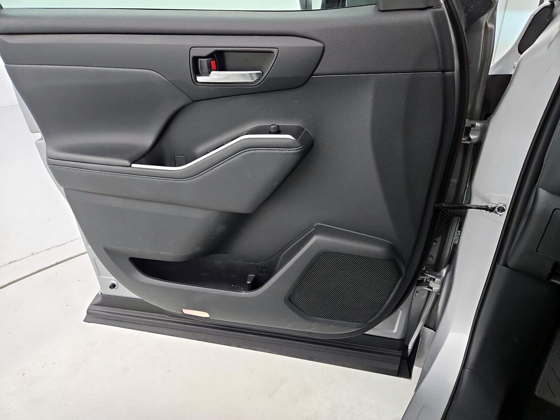 Thumbnail: 2021 Toyota Highlander - 12