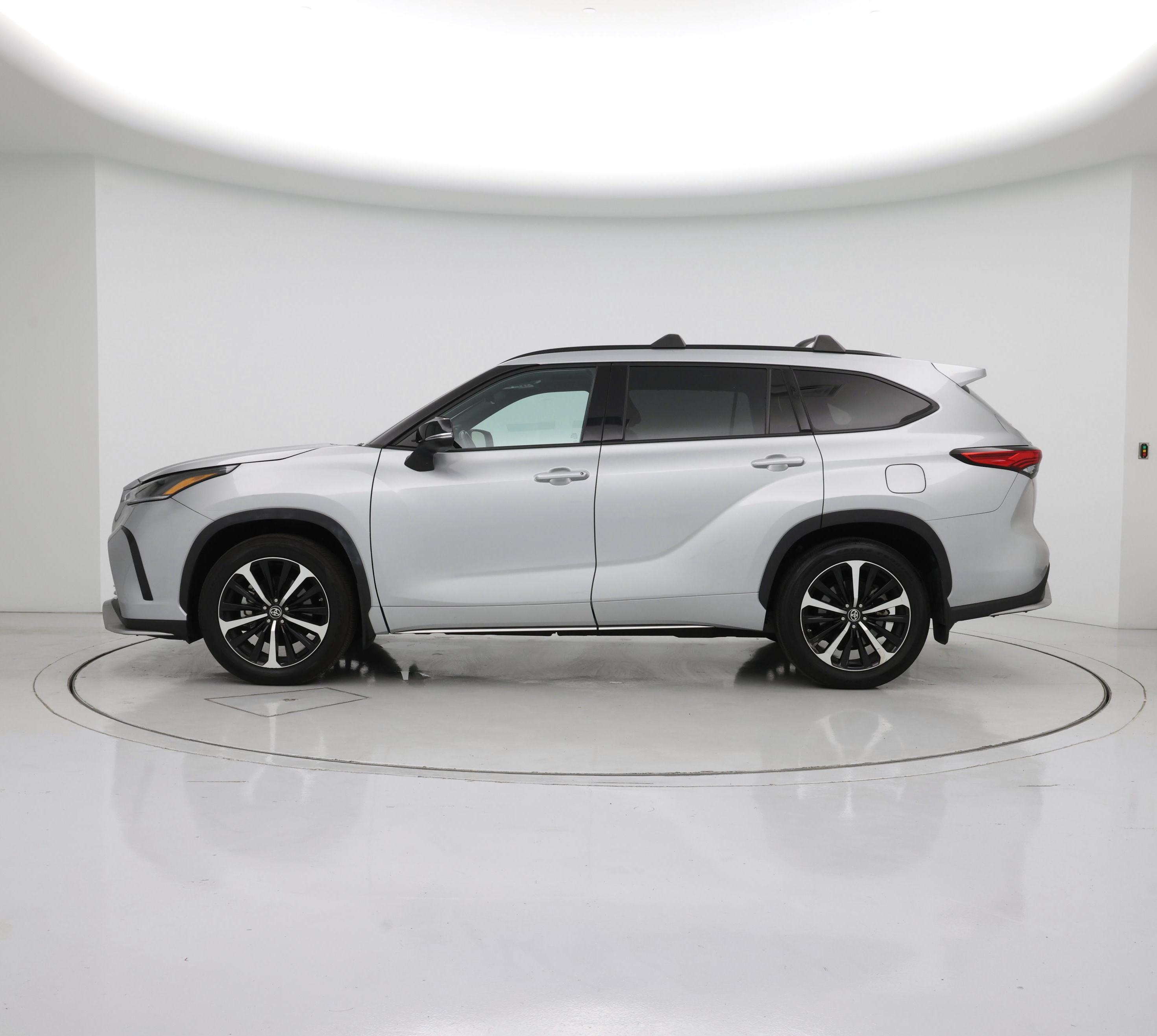 Thumbnail: 2021 Toyota Highlander - 3