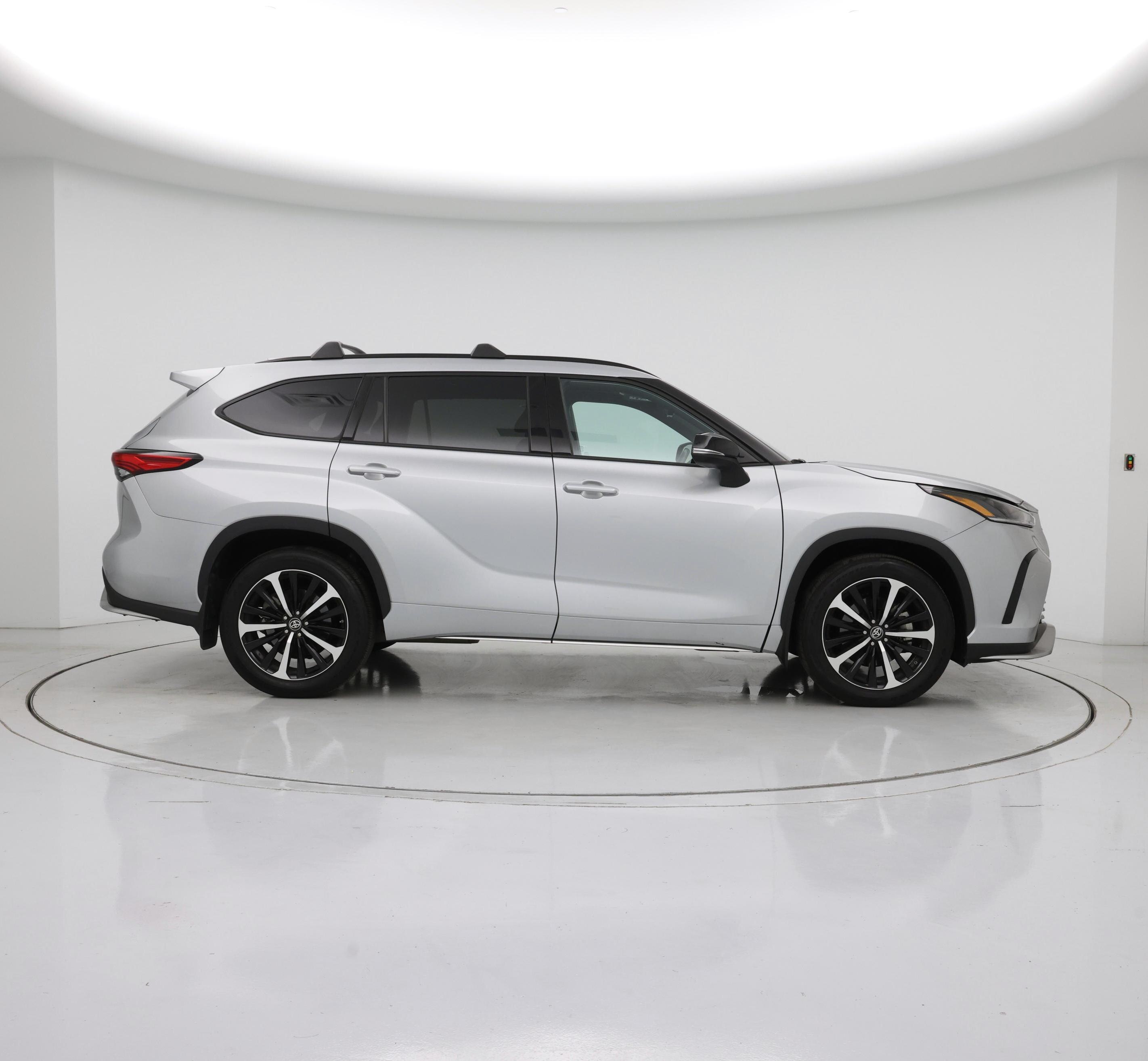 Thumbnail: 2021 Toyota Highlander - 7