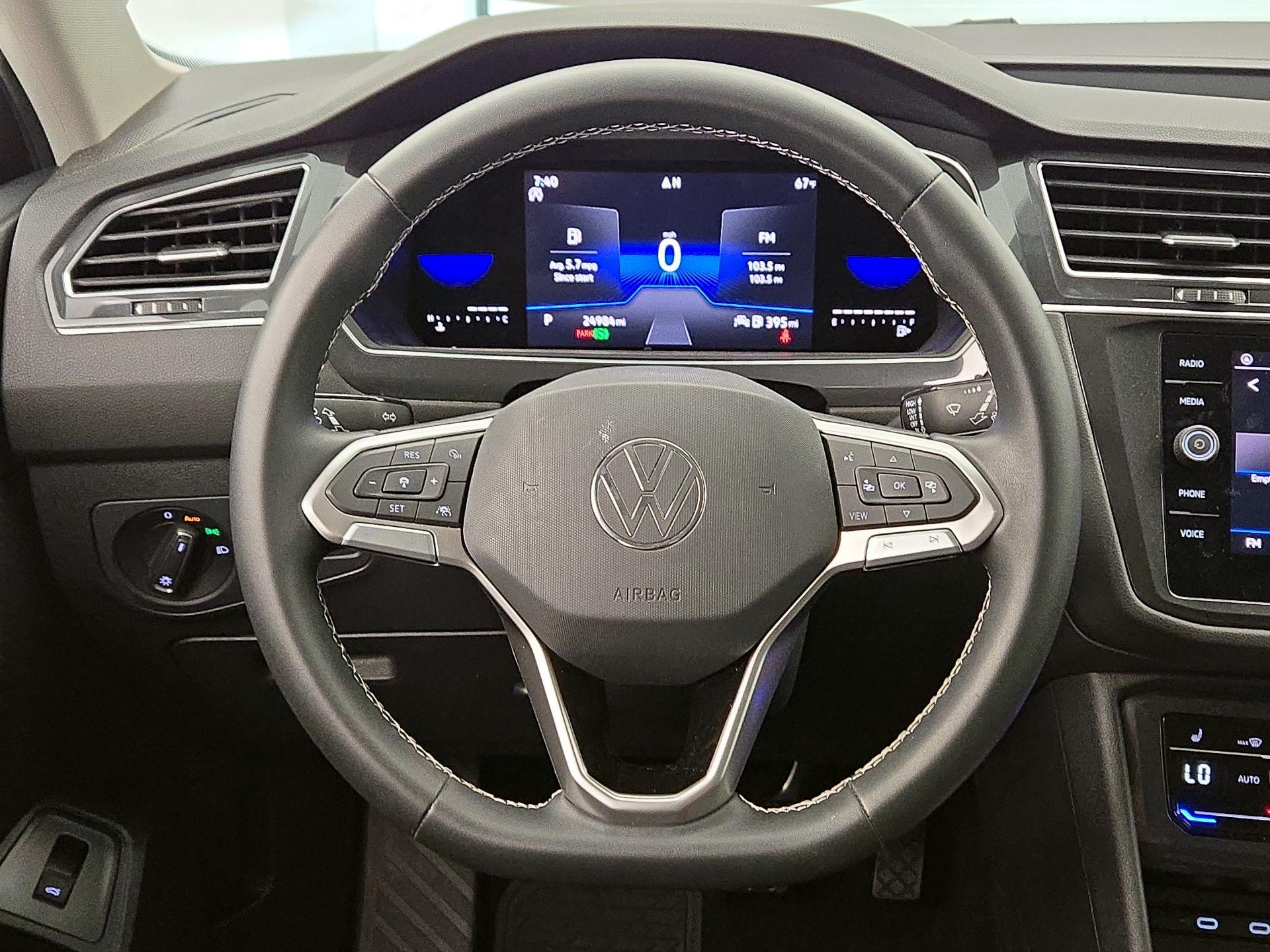 Thumbnail: 2022 Volkswagen Tiguan - 10