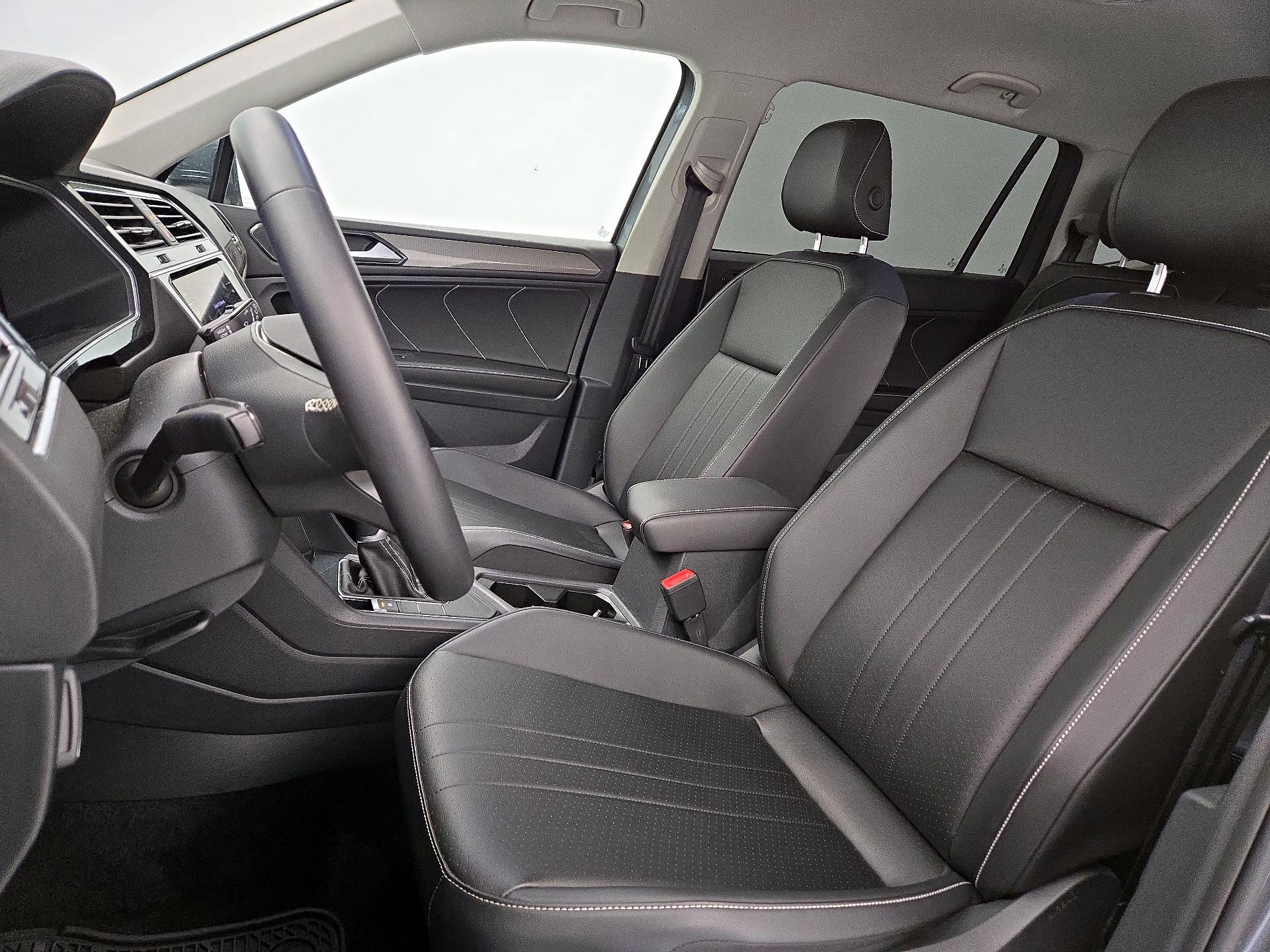 Thumbnail: 2022 Volkswagen Tiguan - 11