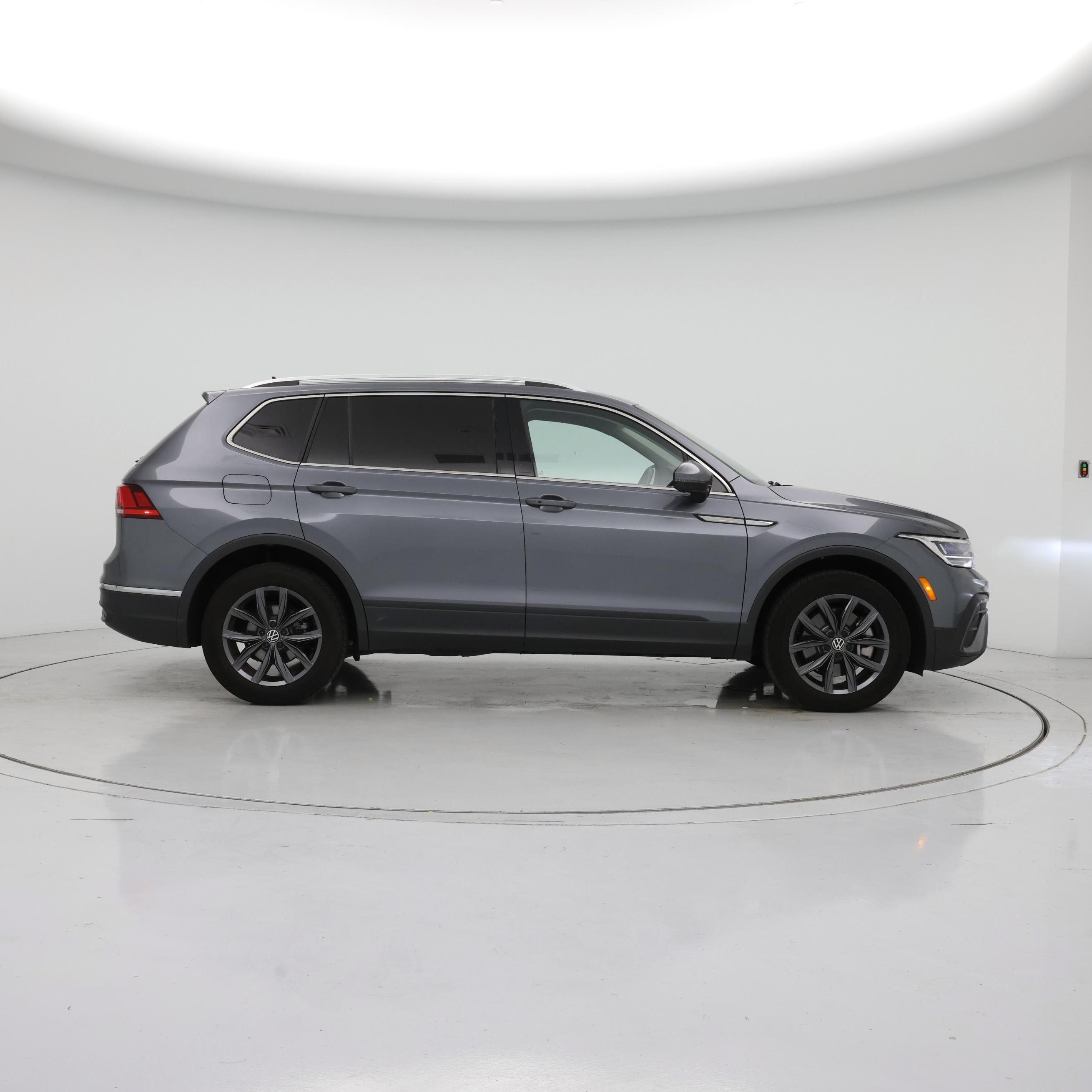Thumbnail: 2022 Volkswagen Tiguan - 7