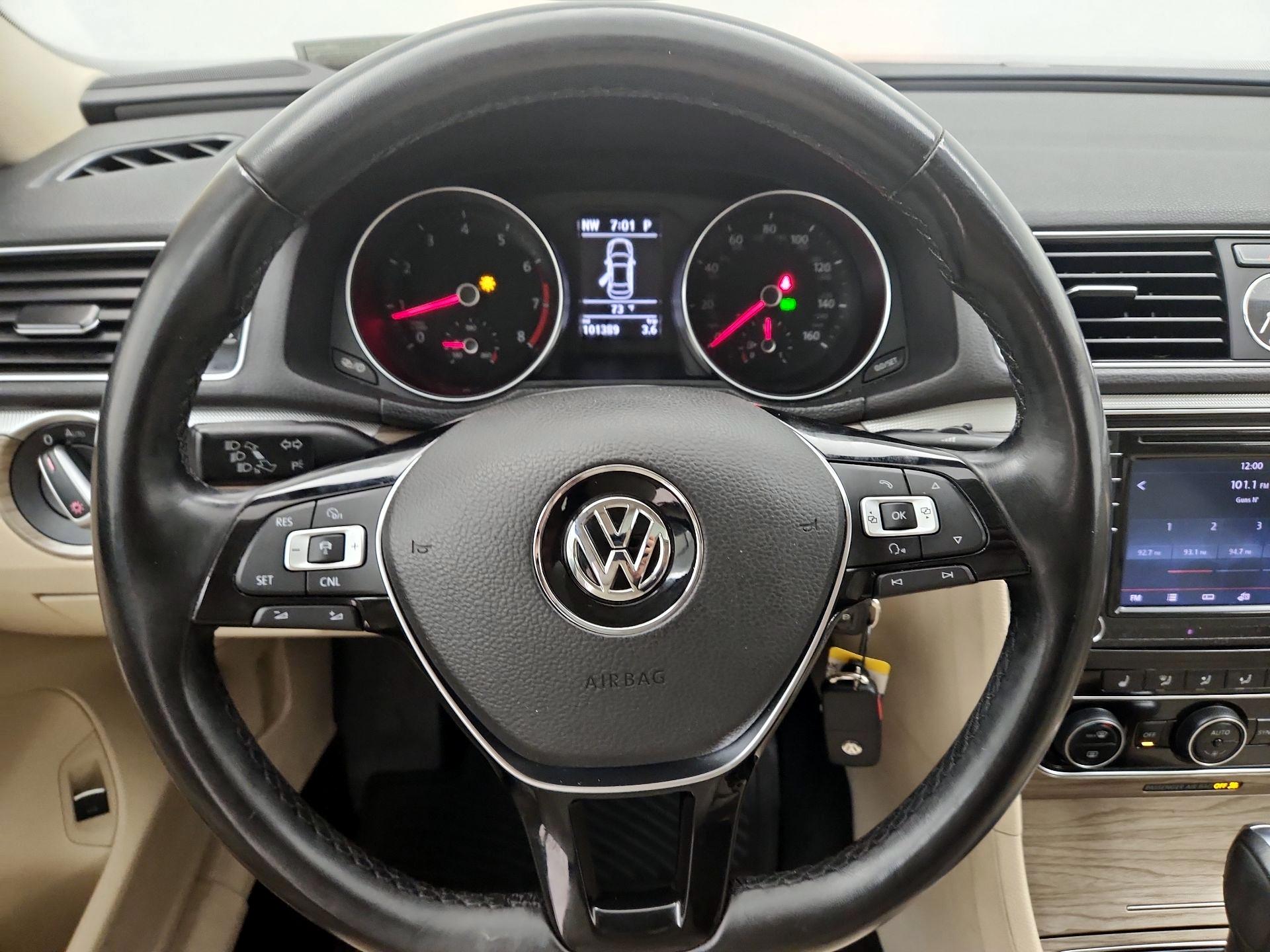 Thumbnail: 2016 Volkswagen Passat - 10