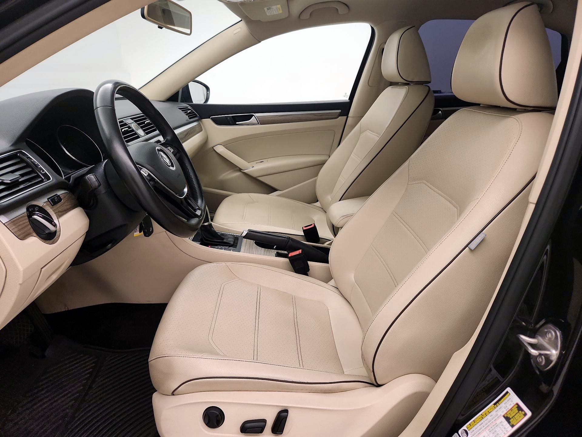 Thumbnail: 2016 Volkswagen Passat - 11