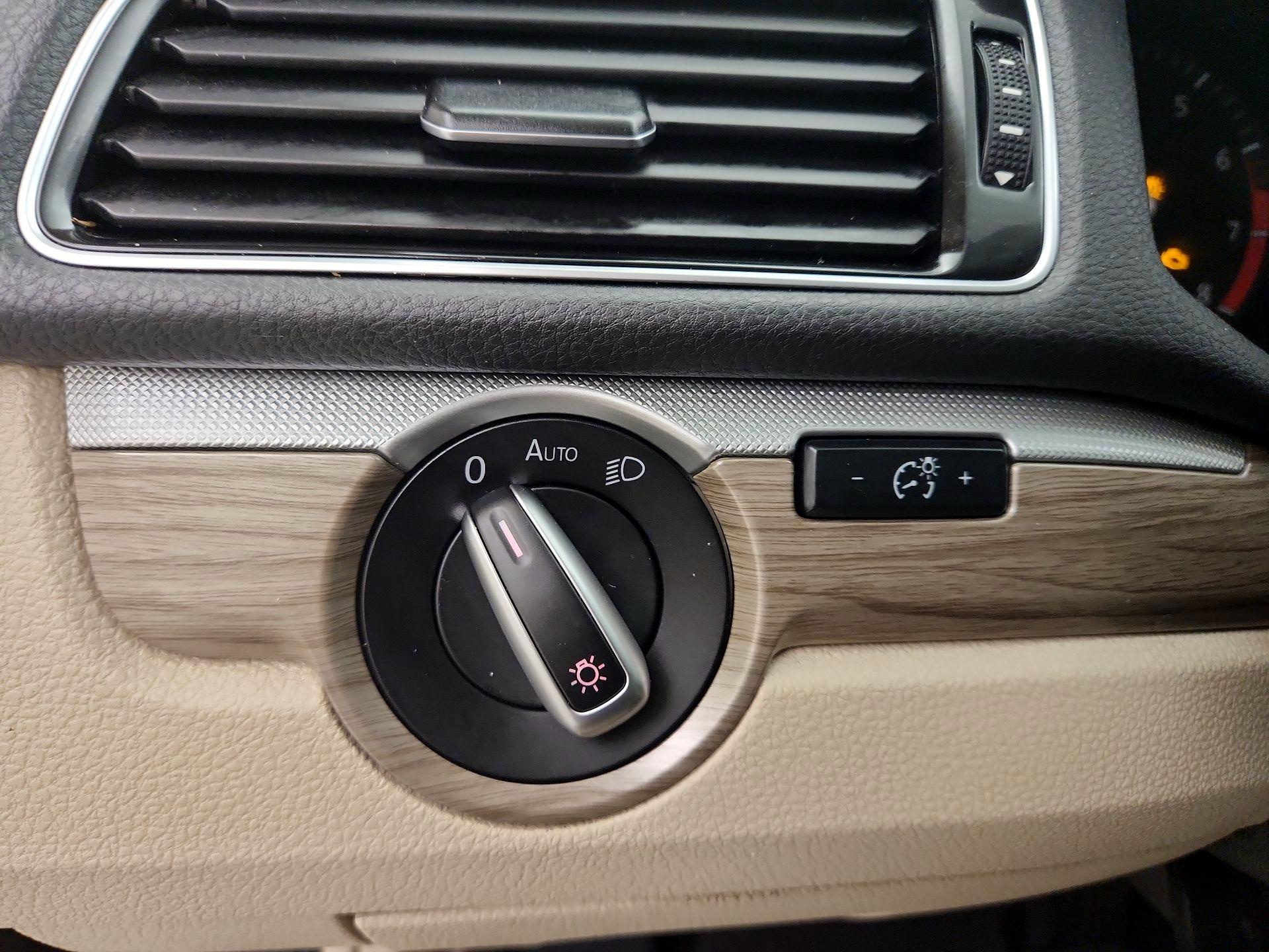 Thumbnail: 2016 Volkswagen Passat - 13