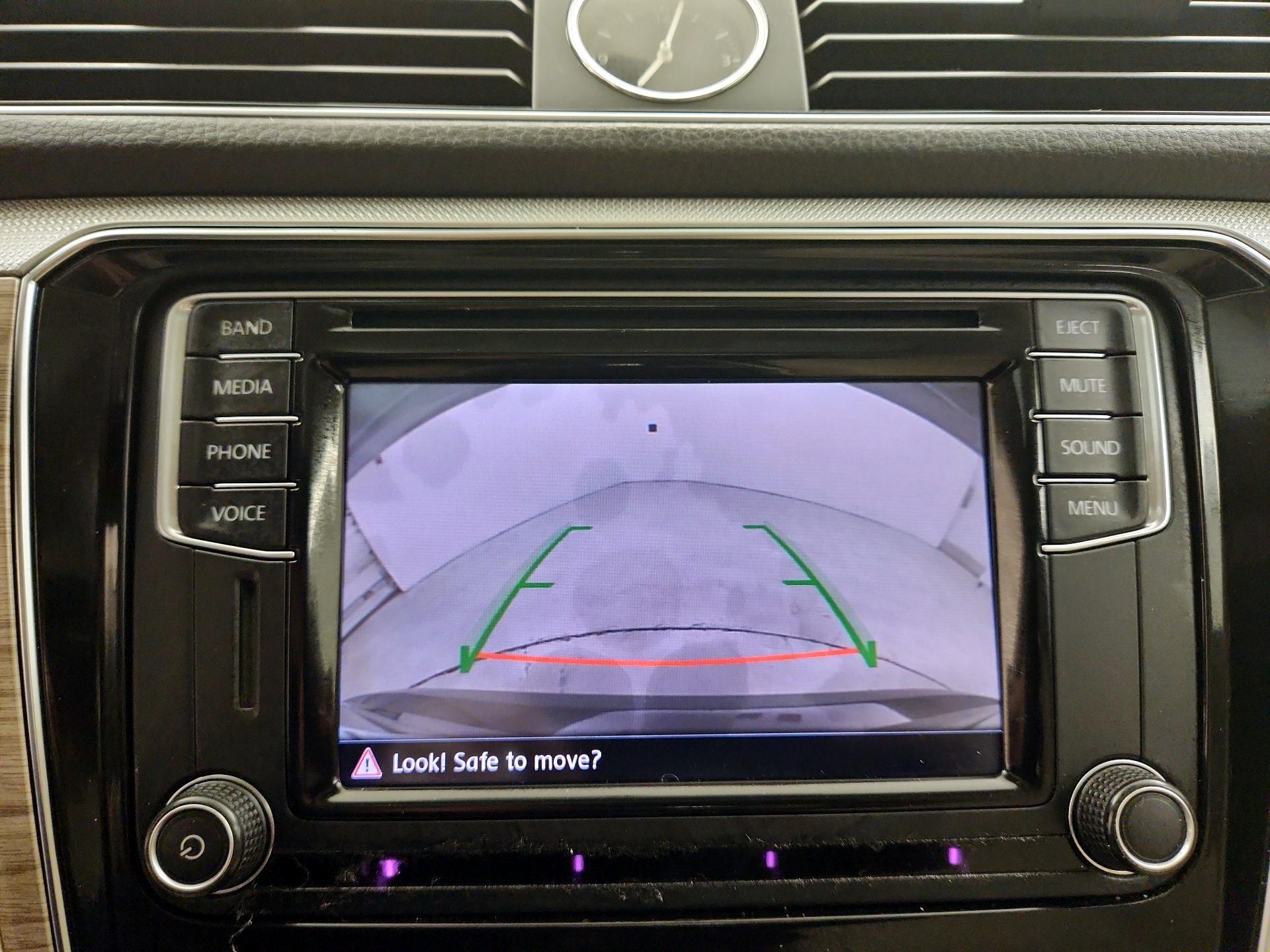 Thumbnail: 2016 Volkswagen Passat - 14