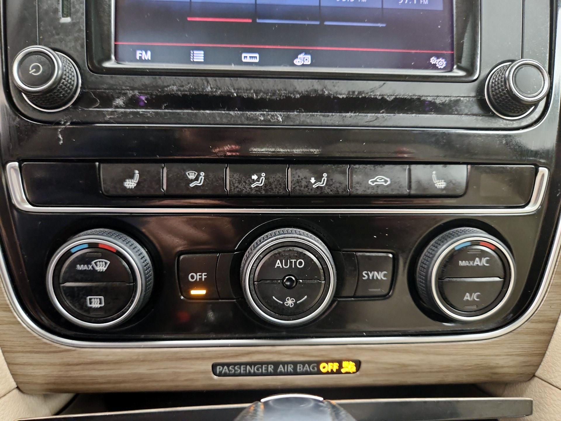 Thumbnail: 2016 Volkswagen Passat - 16