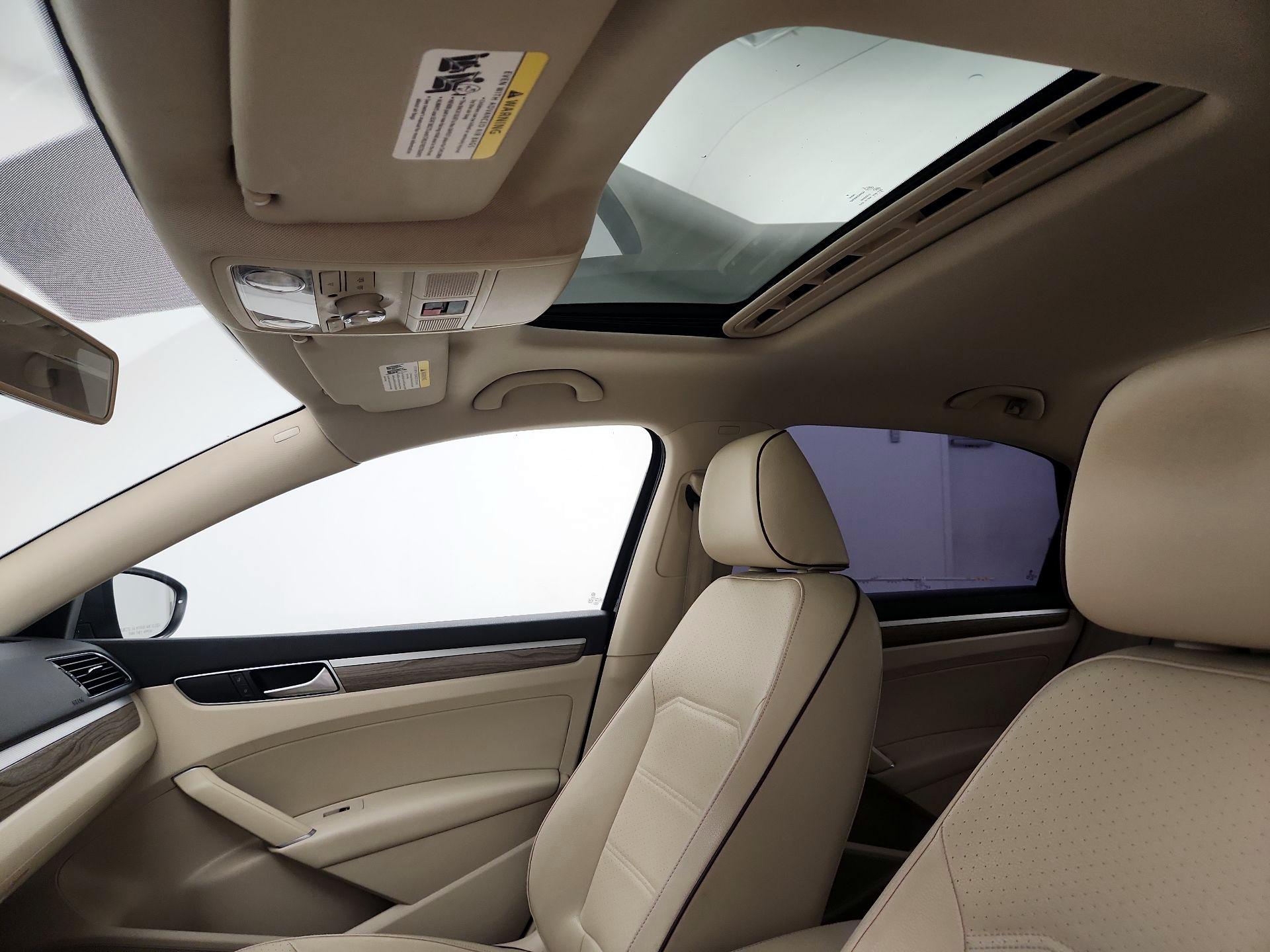 Thumbnail: 2016 Volkswagen Passat - 18