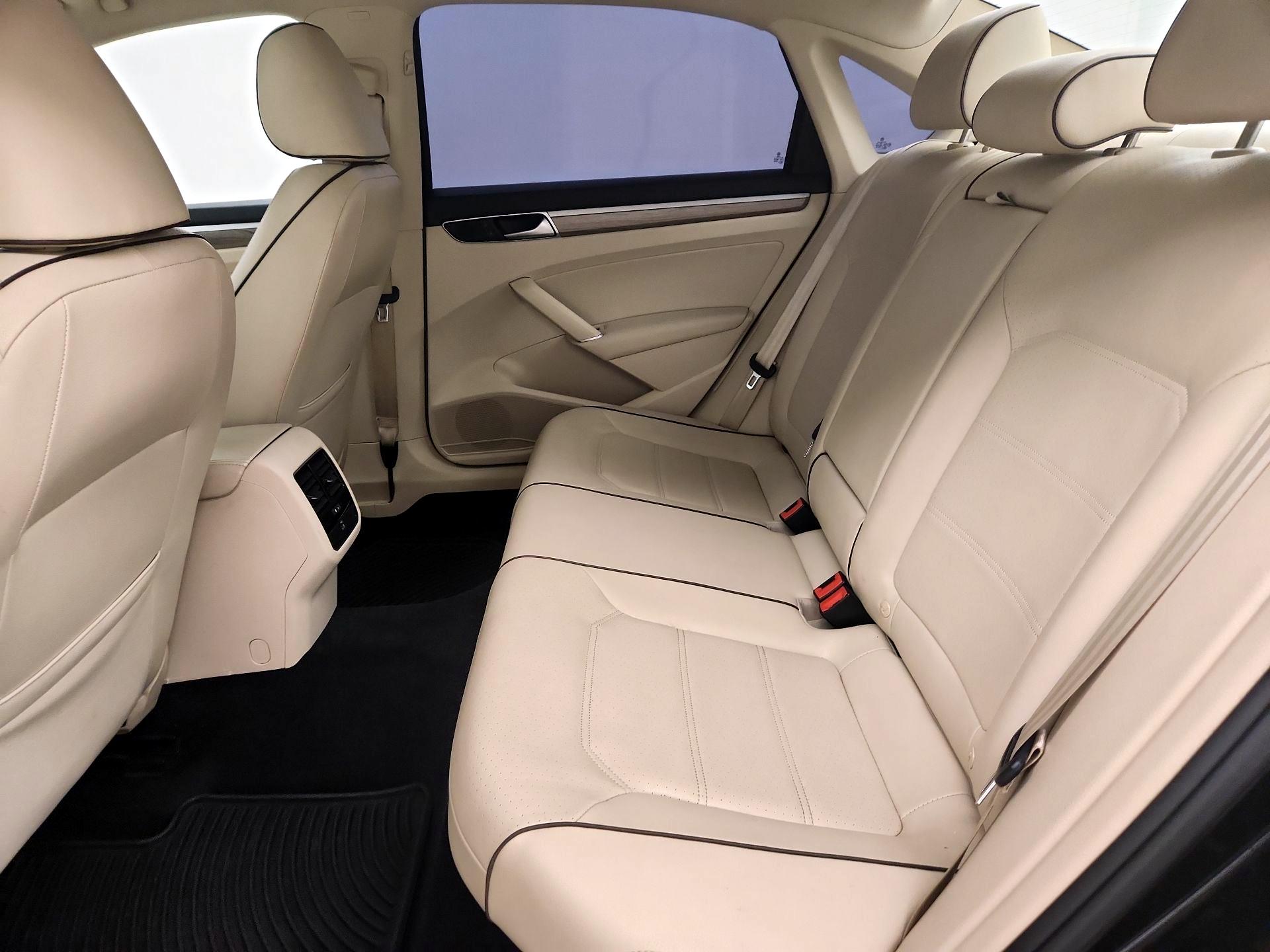 Thumbnail: 2016 Volkswagen Passat - 19