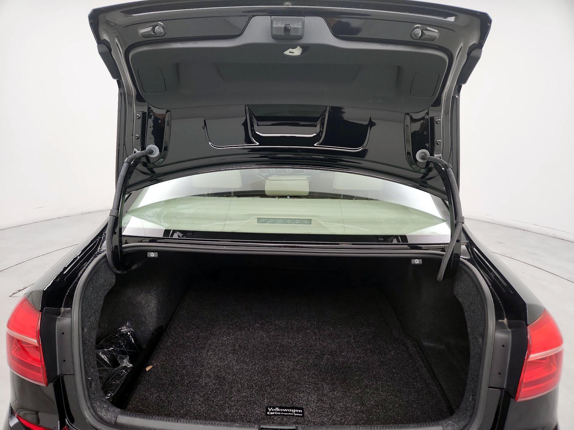 Thumbnail: 2016 Volkswagen Passat - 20