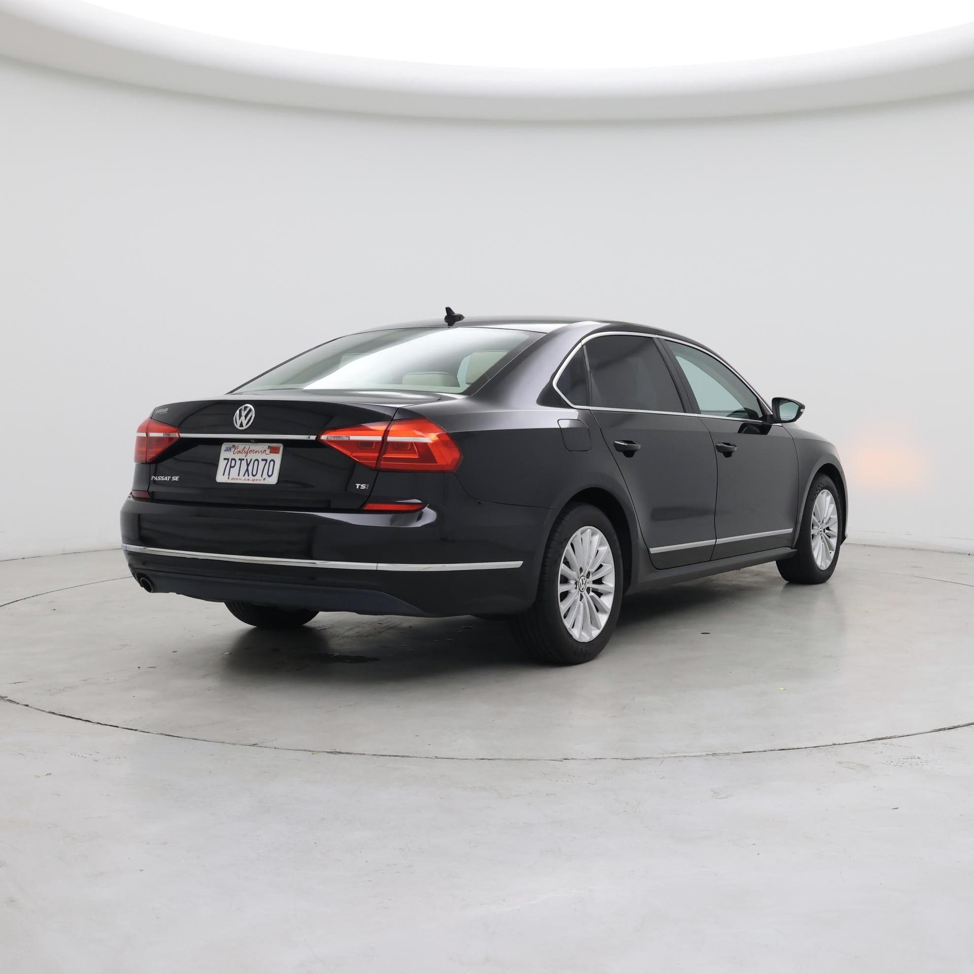 Thumbnail: 2016 Volkswagen Passat - 8