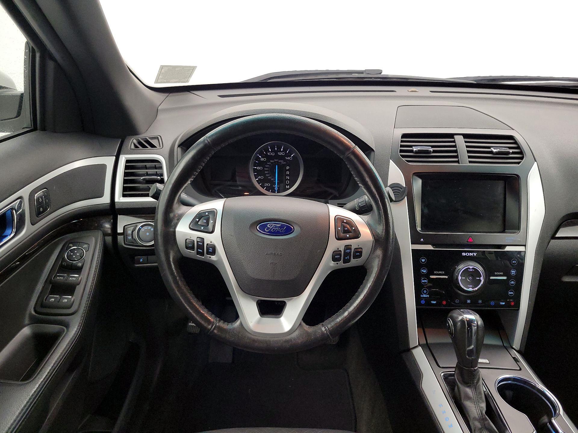 Thumbnail: 2015 Ford Explorer - 10