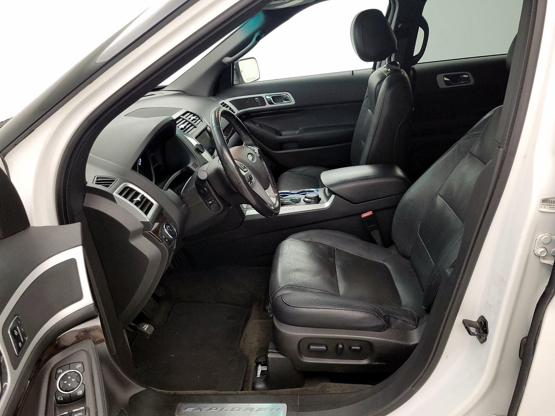 Thumbnail: 2015 Ford Explorer - 11