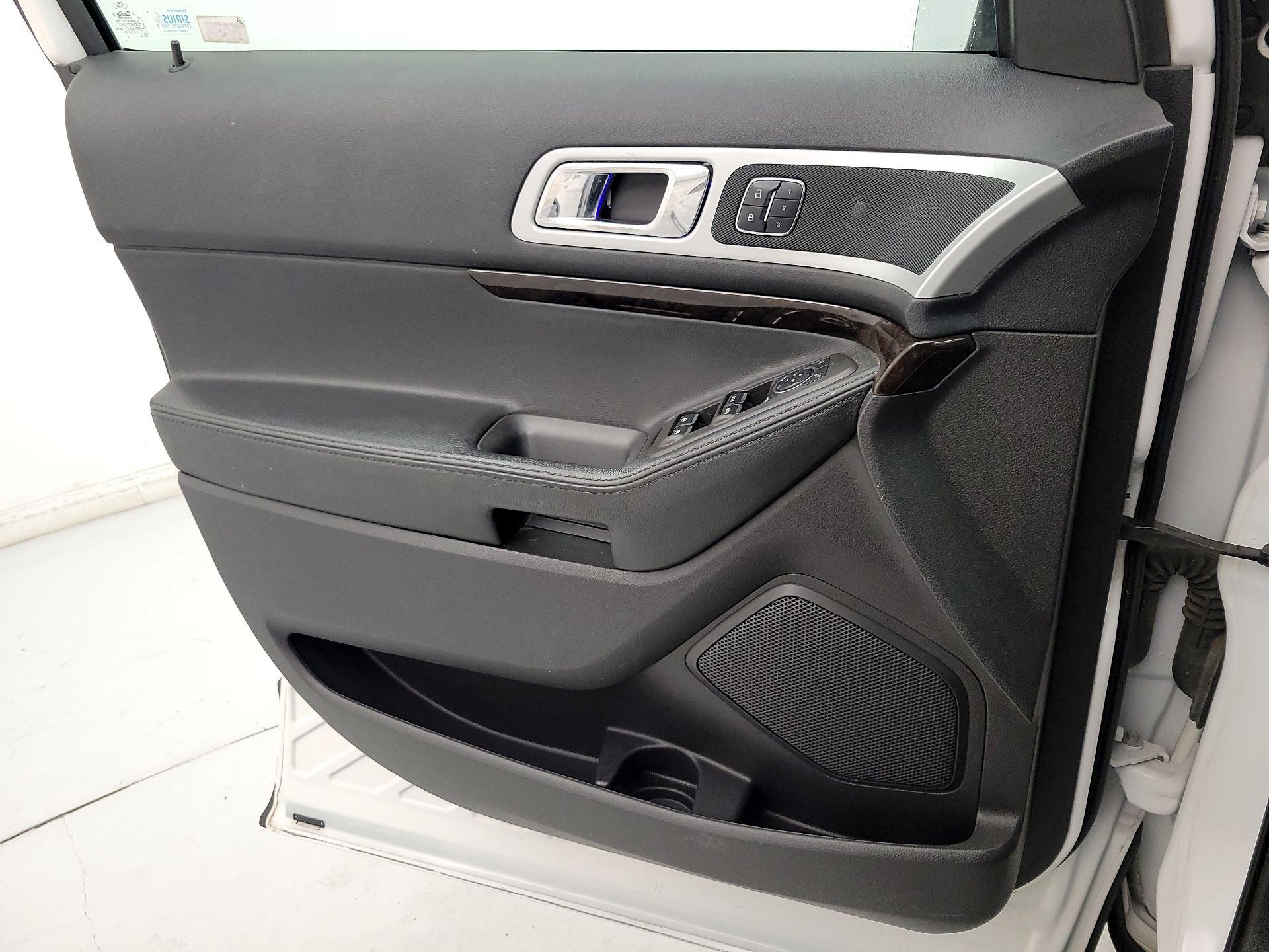 Thumbnail: 2015 Ford Explorer - 12