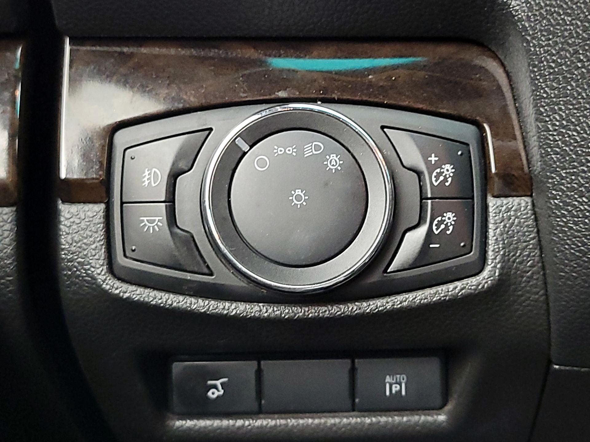 Thumbnail: 2015 Ford Explorer - 13