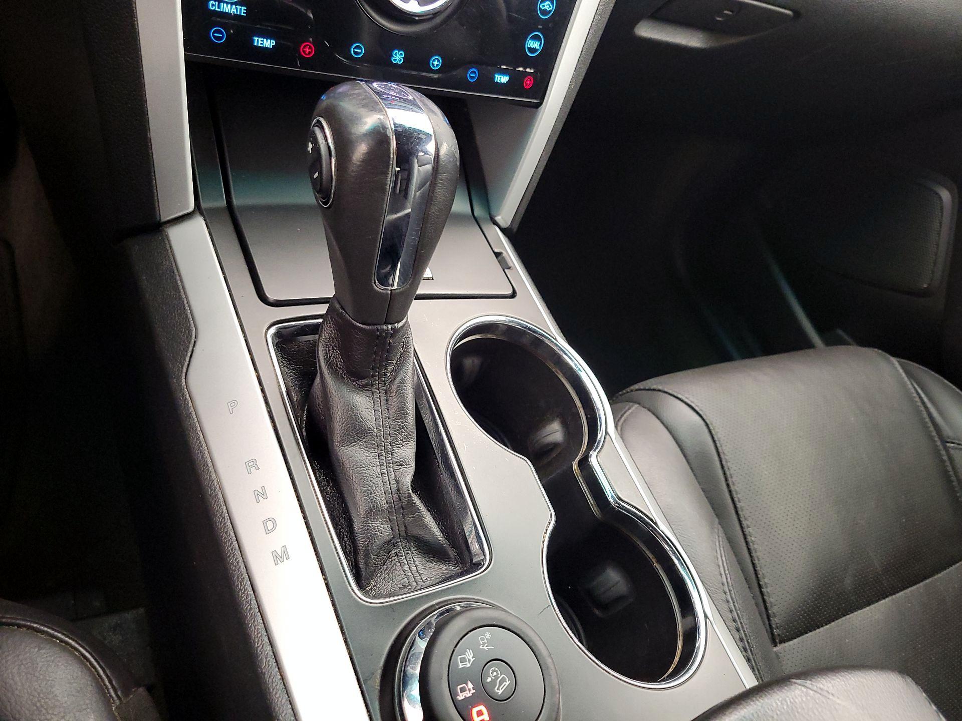 Thumbnail: 2015 Ford Explorer - 17