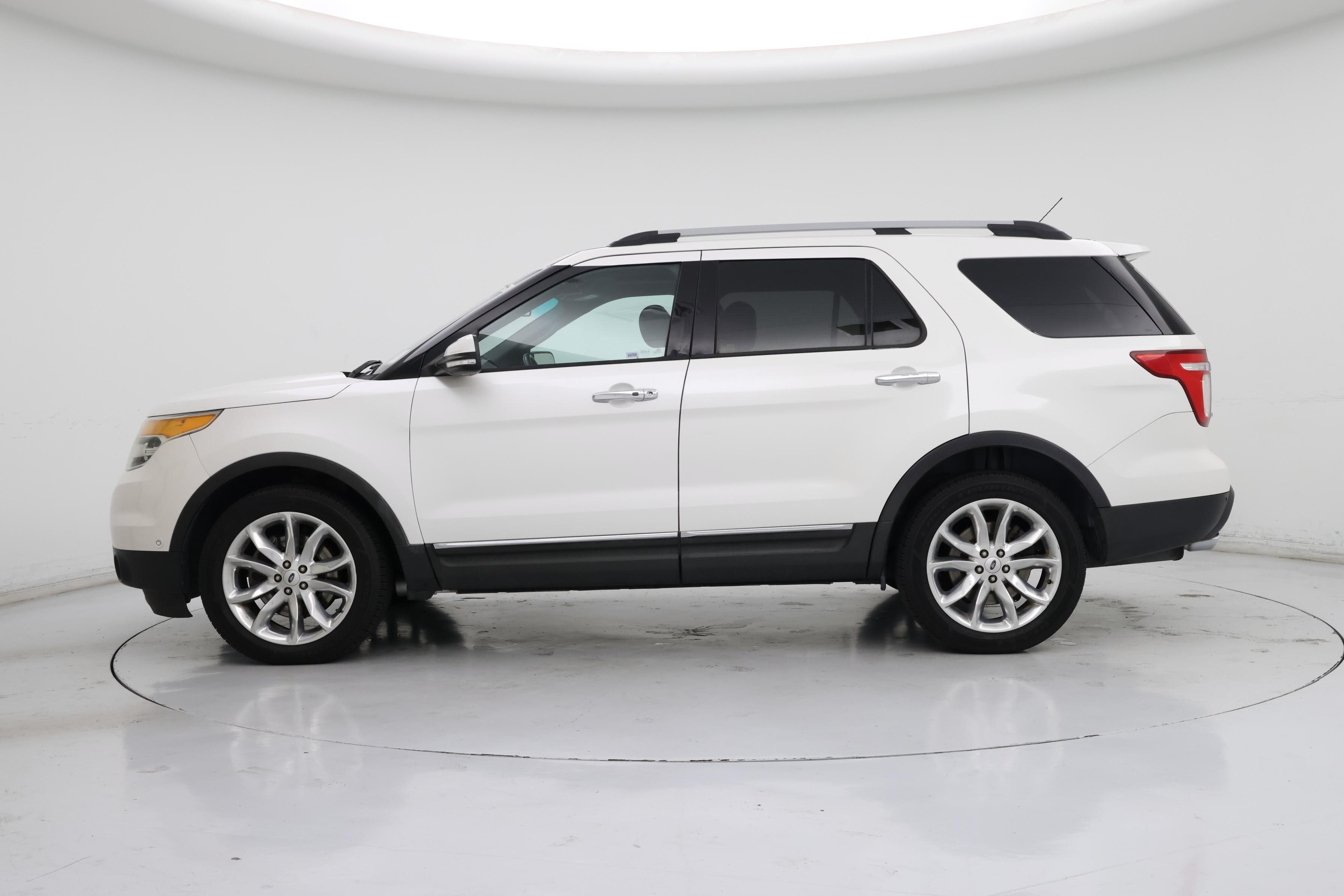 Thumbnail: 2015 Ford Explorer - 3